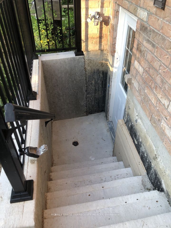 26 George Robinson Drive Basement, Brampton, ON L6Y 2M7 photo 3
