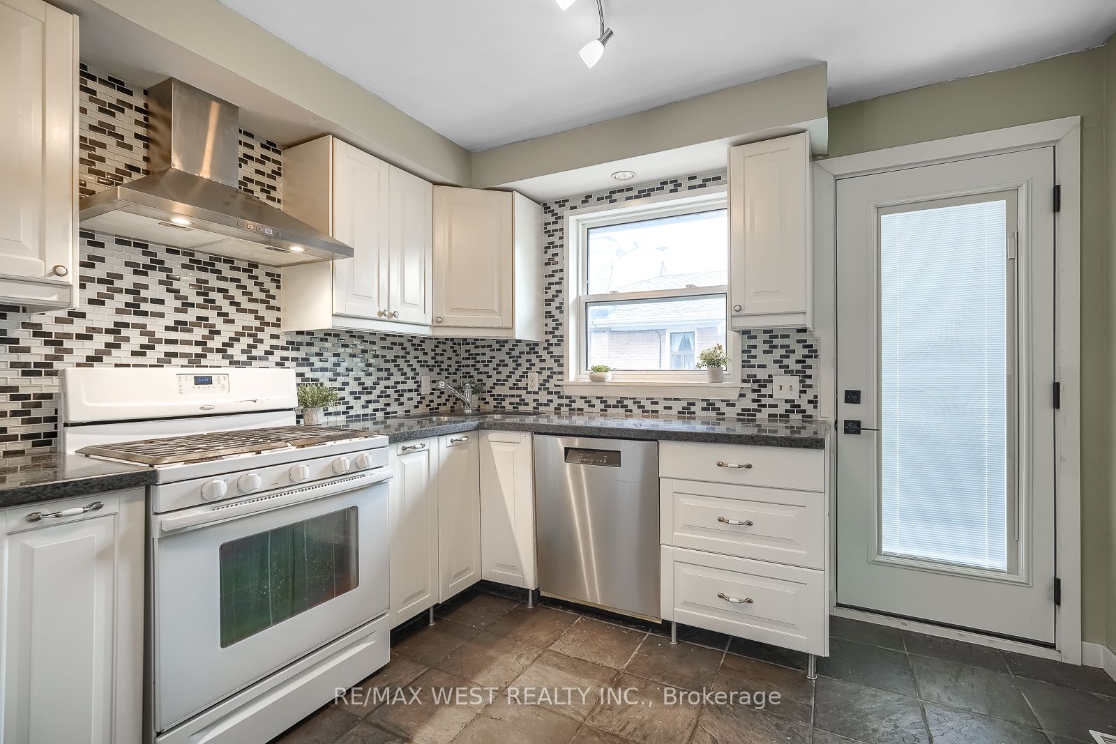 24 Waxham Road, Toronto, ON M9W 3L3 photo 5