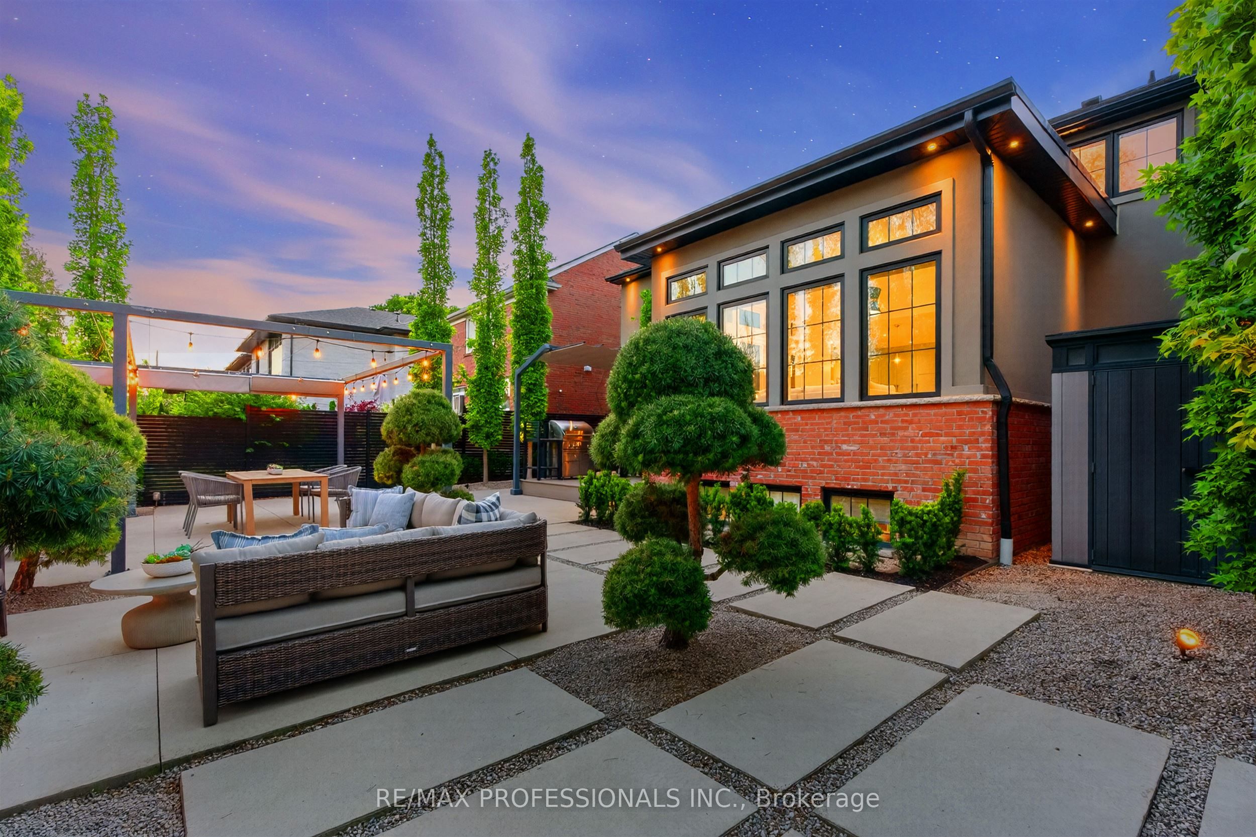 9 Bernice Avenue, Toronto, ON M8Y 1Z5
