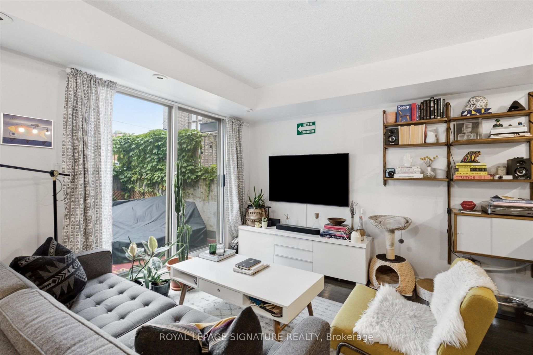 5 Elsie Lane TH135, Toronto, ON M6P 3N3 photo 3