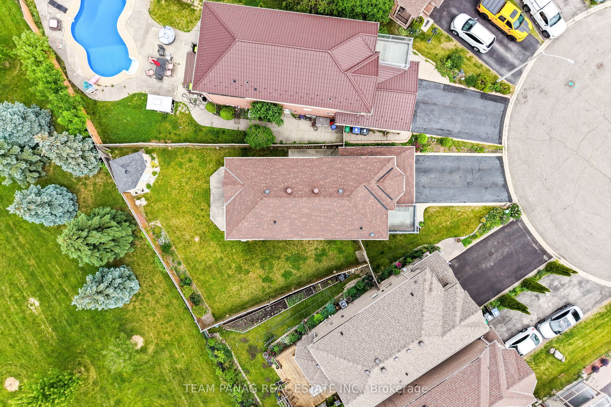 12 Stirrup Court, Brampton, ON L6X 4Y1 photo 2