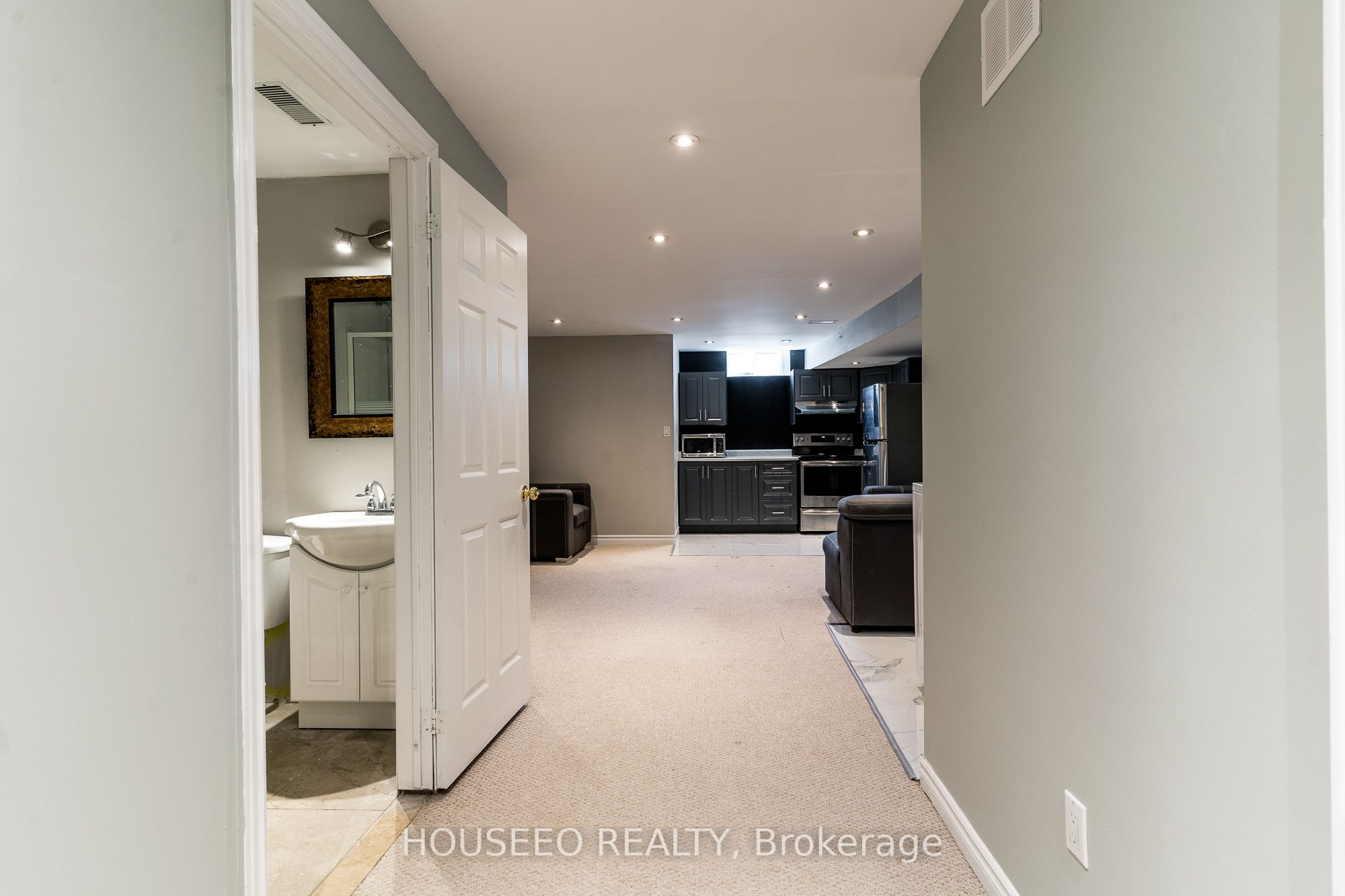 3324 Sunlight Street Basement, Mississauga, ON L5M 0G8 photo 2