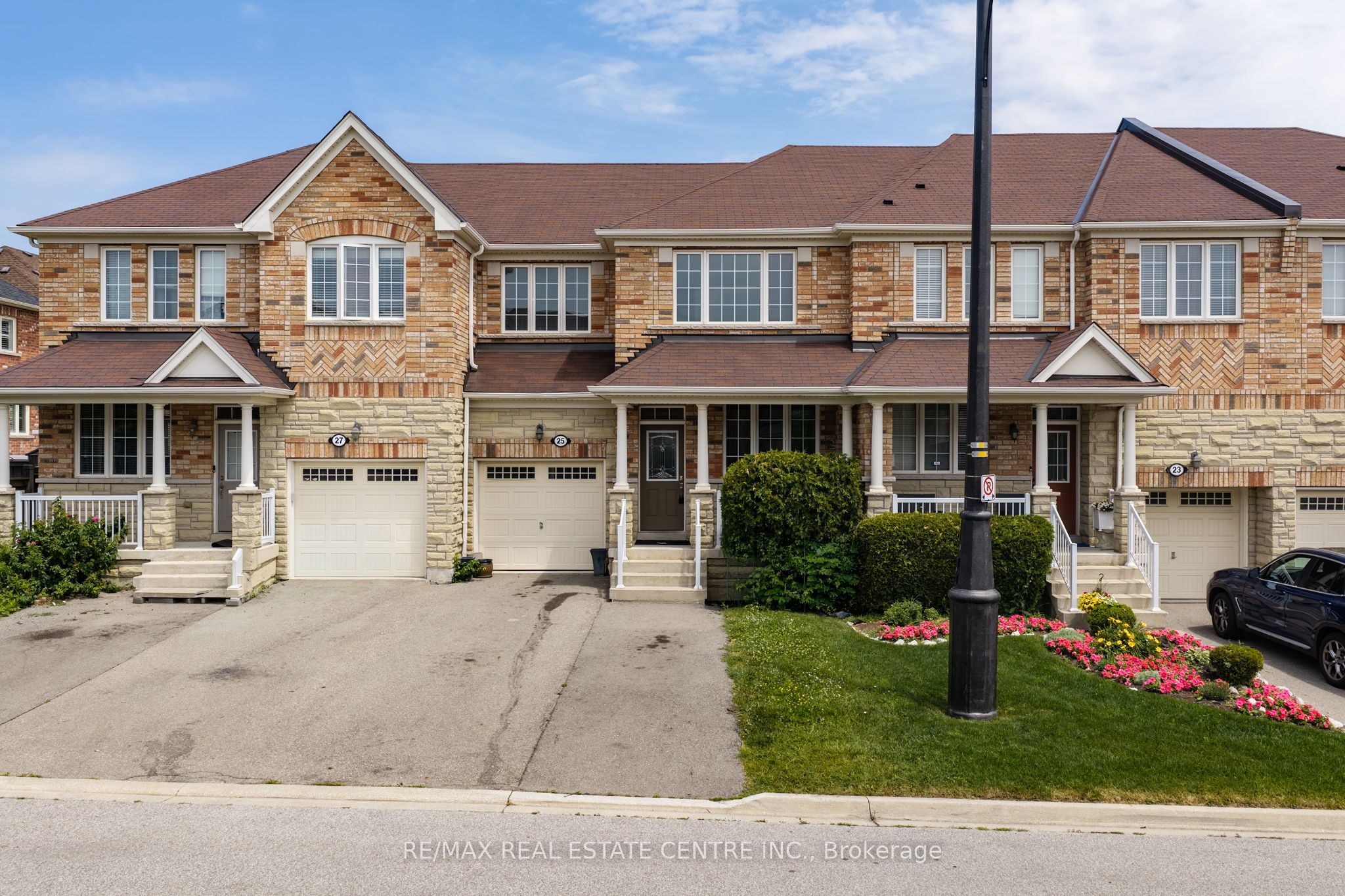 25 Shediac Road, Brampton, ON L6Y 0V8 photo 2
