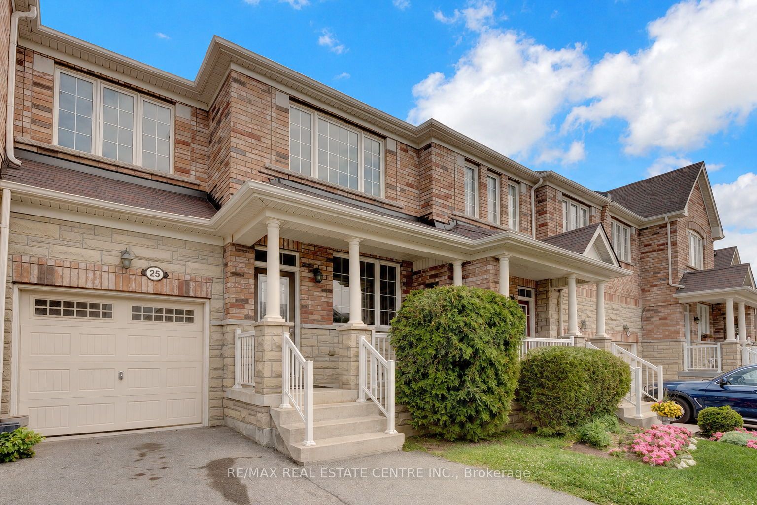 25 Shediac Road, Brampton, ON L6Y 0V8 photo 3