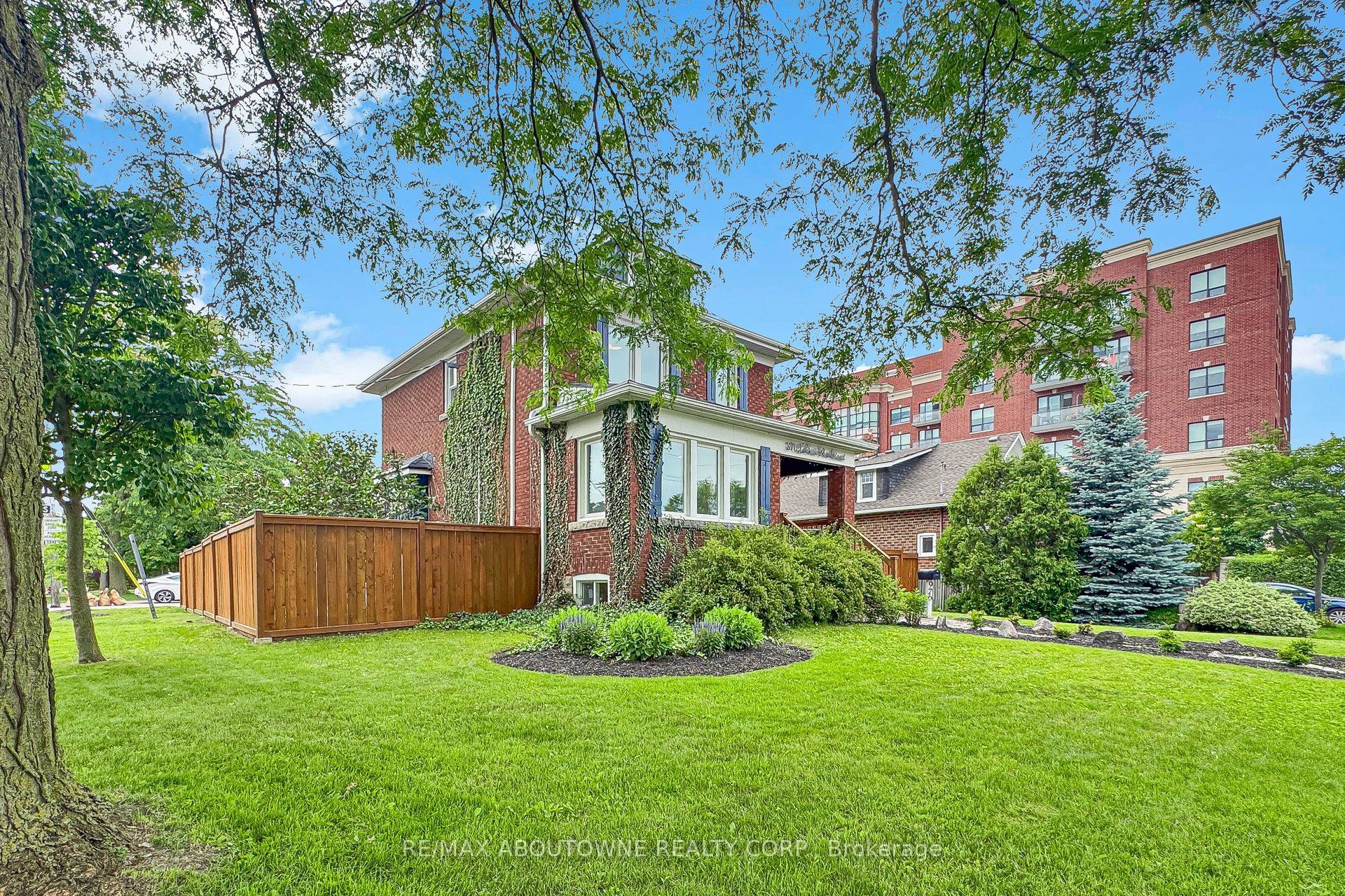 976 Lasalle Park Road, Burlington, ON L7T 1N2 photo 3