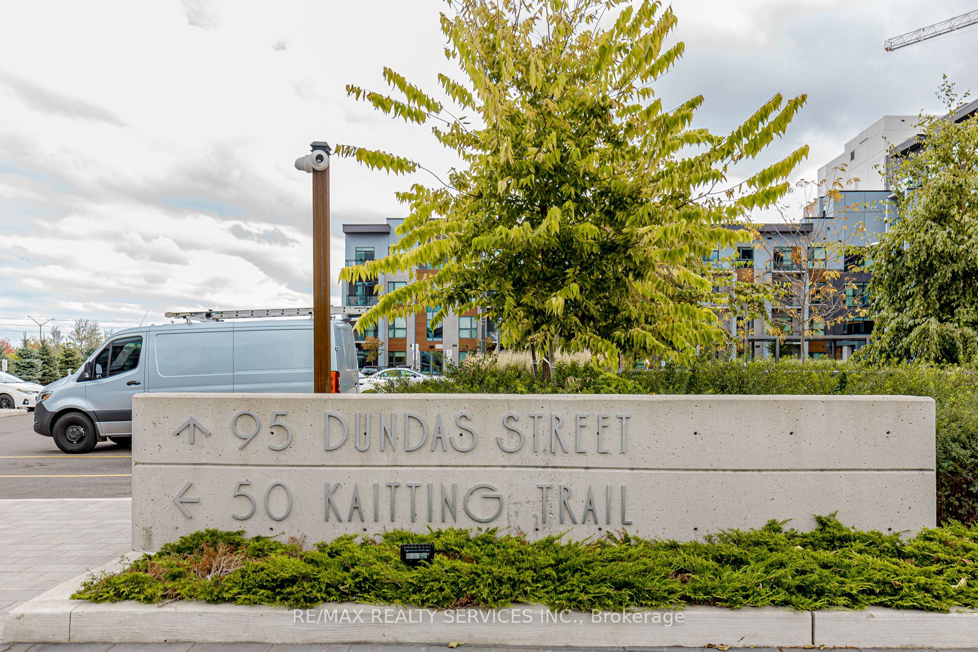 95 Dundas Street W 101, Oakville, ON L6M 5N4