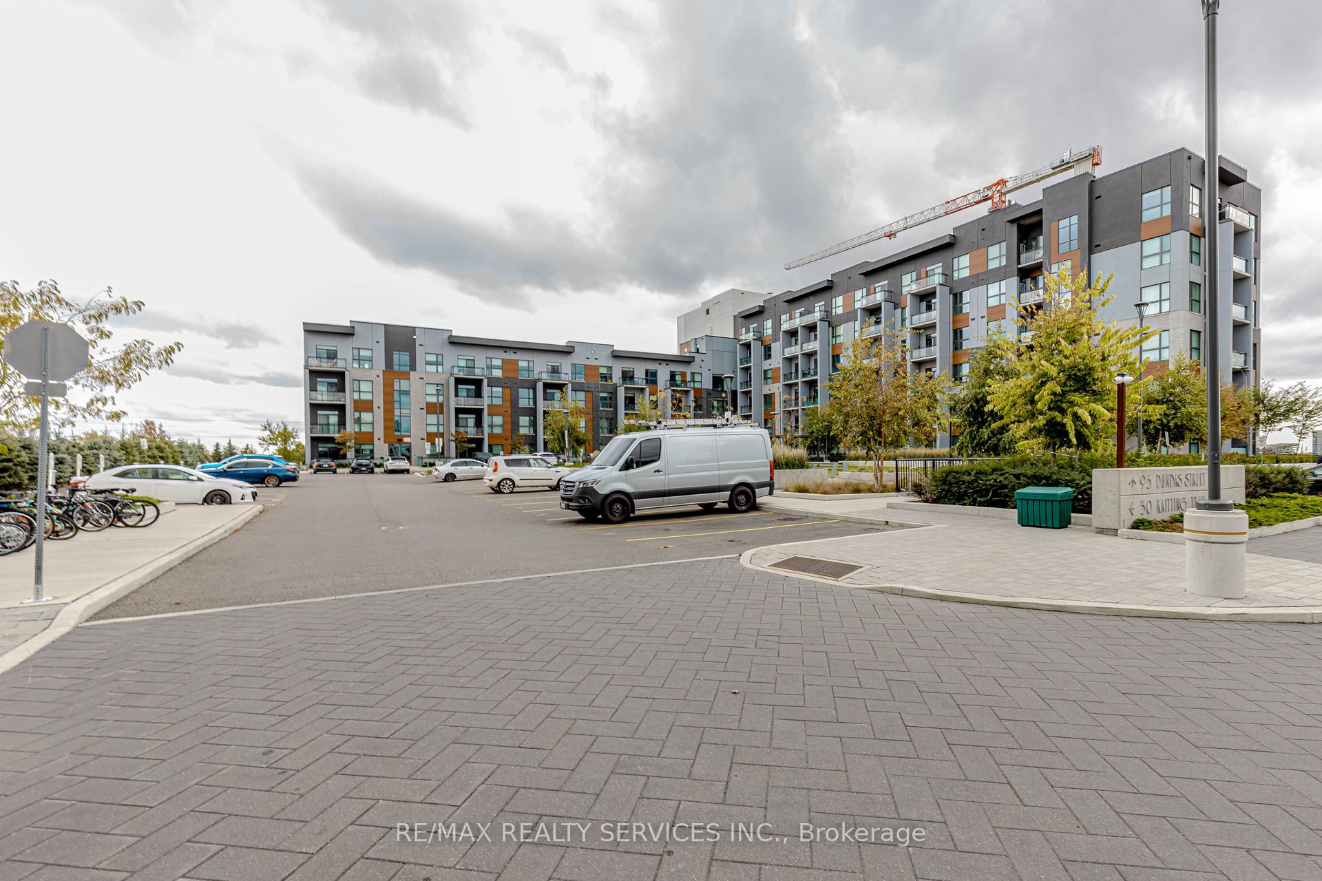 95 Dundas Street W 101, Oakville, ON L6M 5N4 photo 2