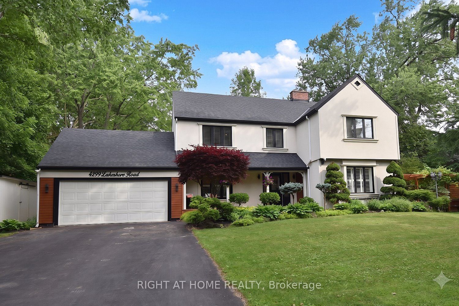 4299 Lakeshore Road, Burlington, ON L7L 1A7