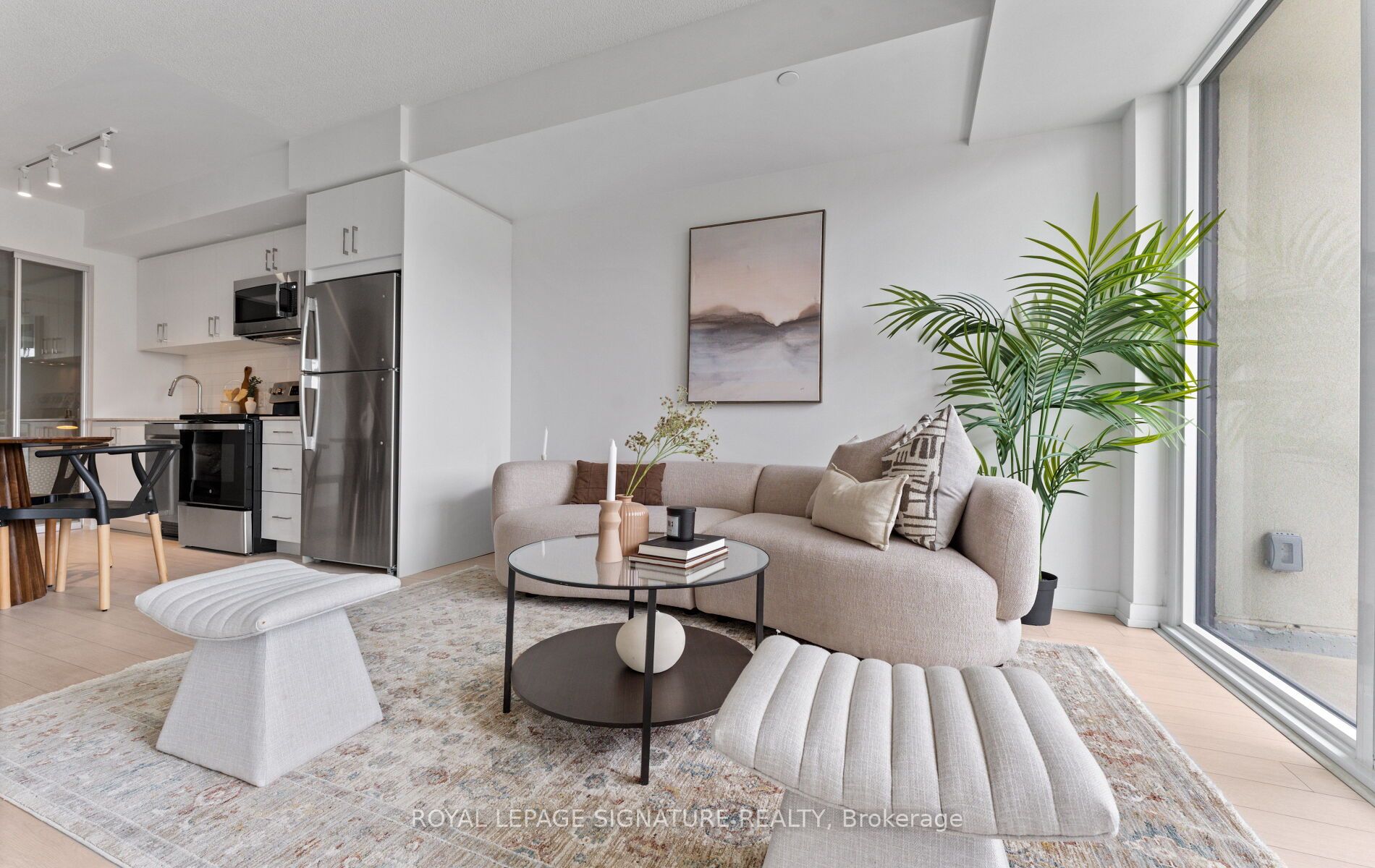 4010 Eglinton Avenue W 322, Toronto, ON M9A 4M2