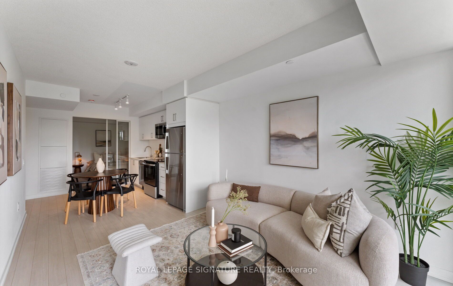 4010 Eglinton Avenue W 322, Toronto, ON M9A 4M2 photo 2