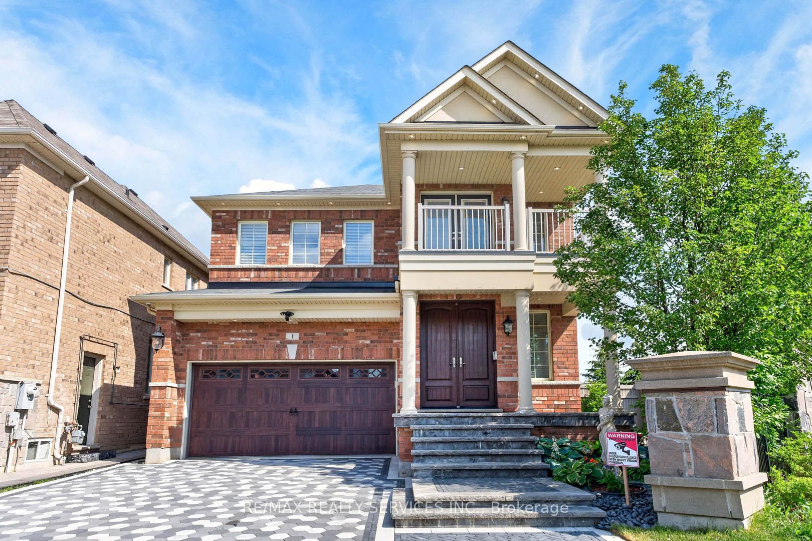 1 Dolbyhill Drive, Brampton, ON L6R 0B3 photo 2