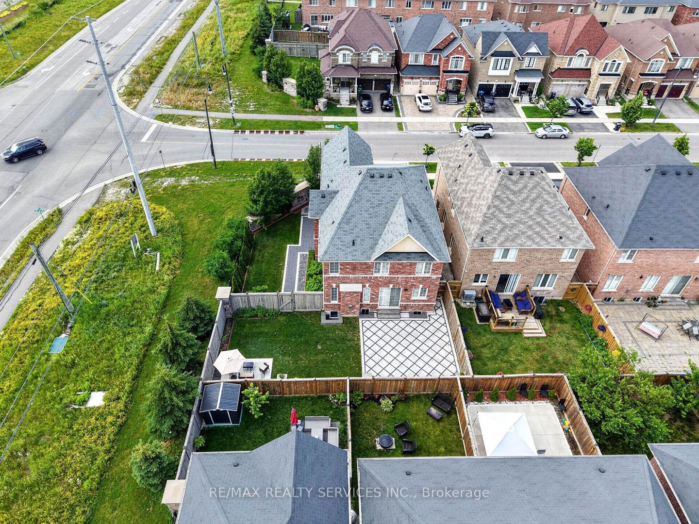 1 Dolbyhill Drive, Brampton, ON L6R 0B3 photo 3