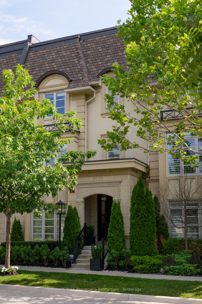 253 Hanover Street, Oakville, ON L6K 0H3
