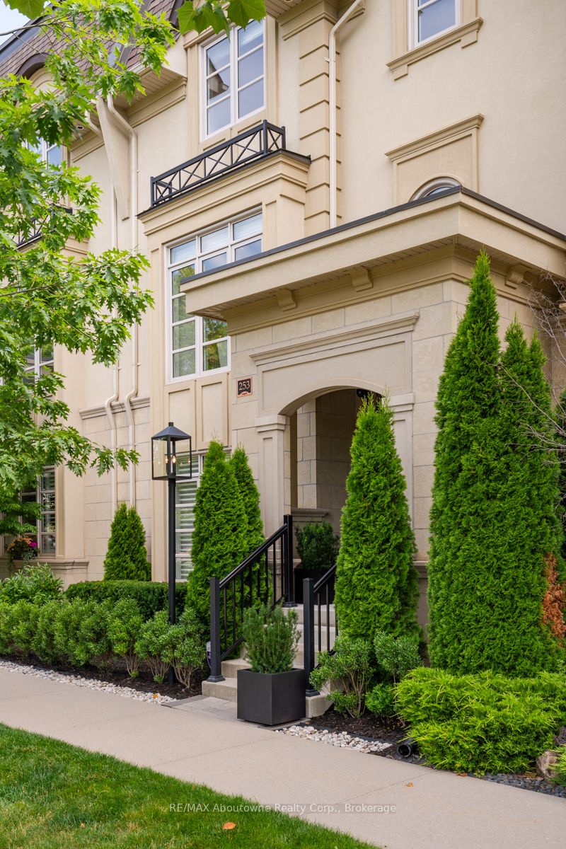 253 Hanover Street, Oakville, ON L6K 0H3 photo 4