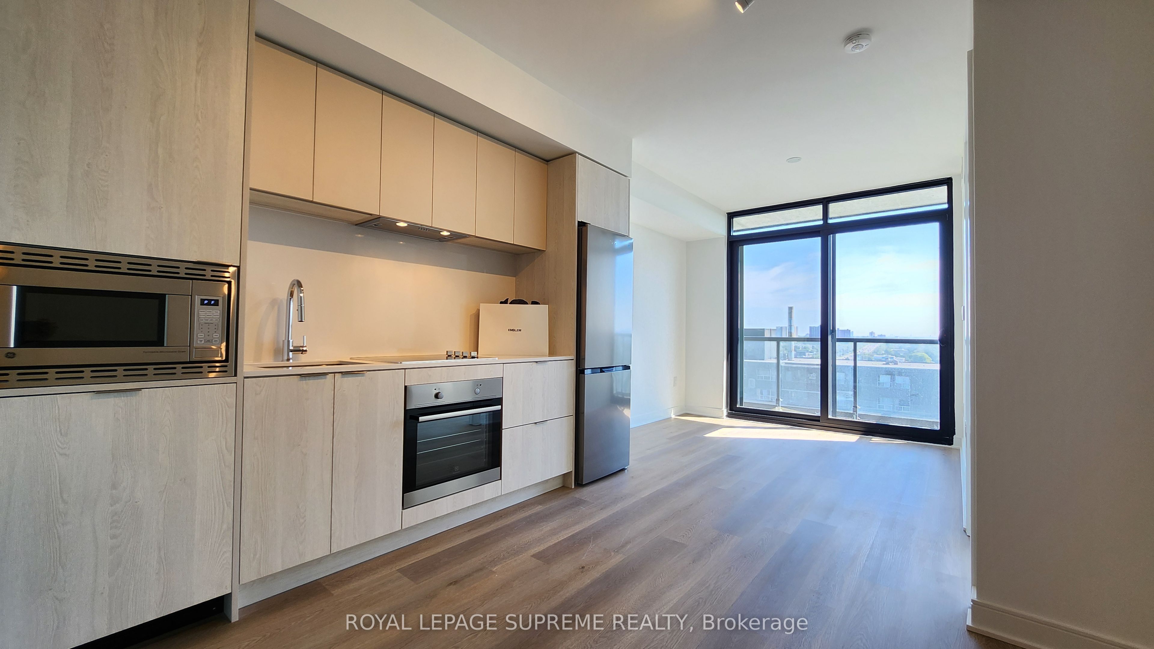 86 Dundas Street E 1212, Mississauga, ON L5A 0B1 photo 2