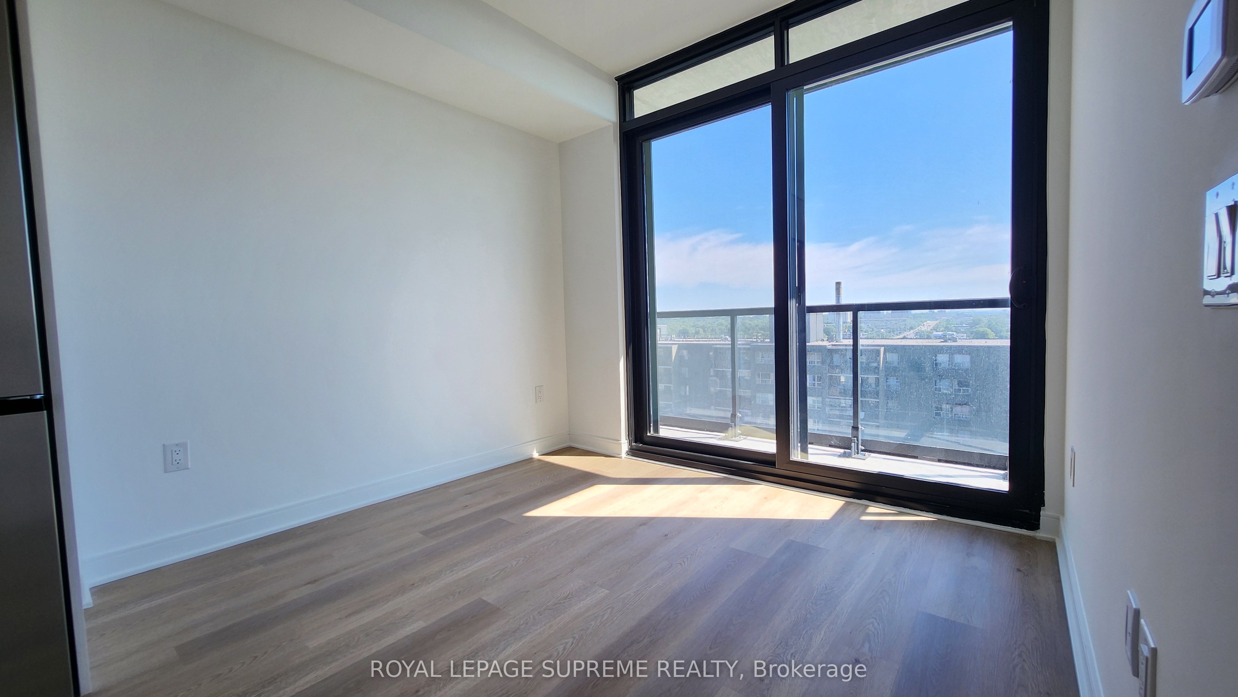 86 Dundas Street E 1212, Mississauga, ON L5A 0B1 photo 3