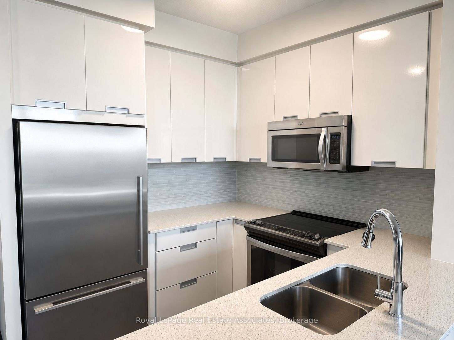 55 Eglinton Avenue W 606, Mississauga, ON L5R 0E4