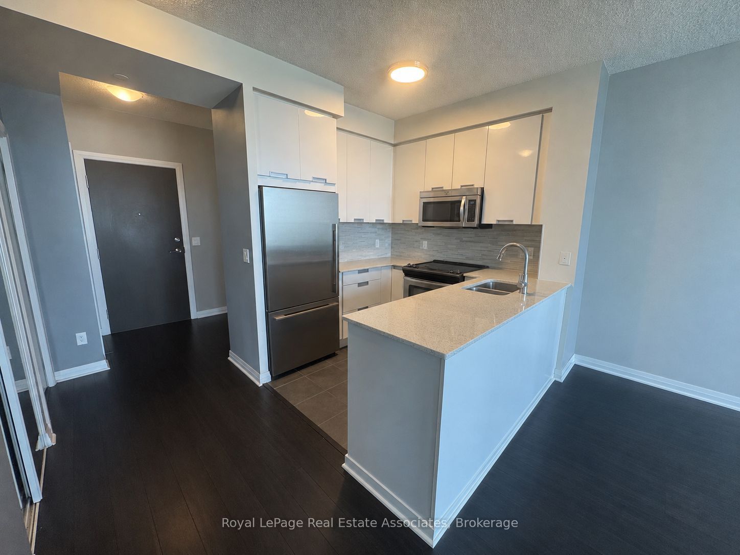 55 Eglinton Avenue W 606, Mississauga, ON L5R 0E4 photo 2