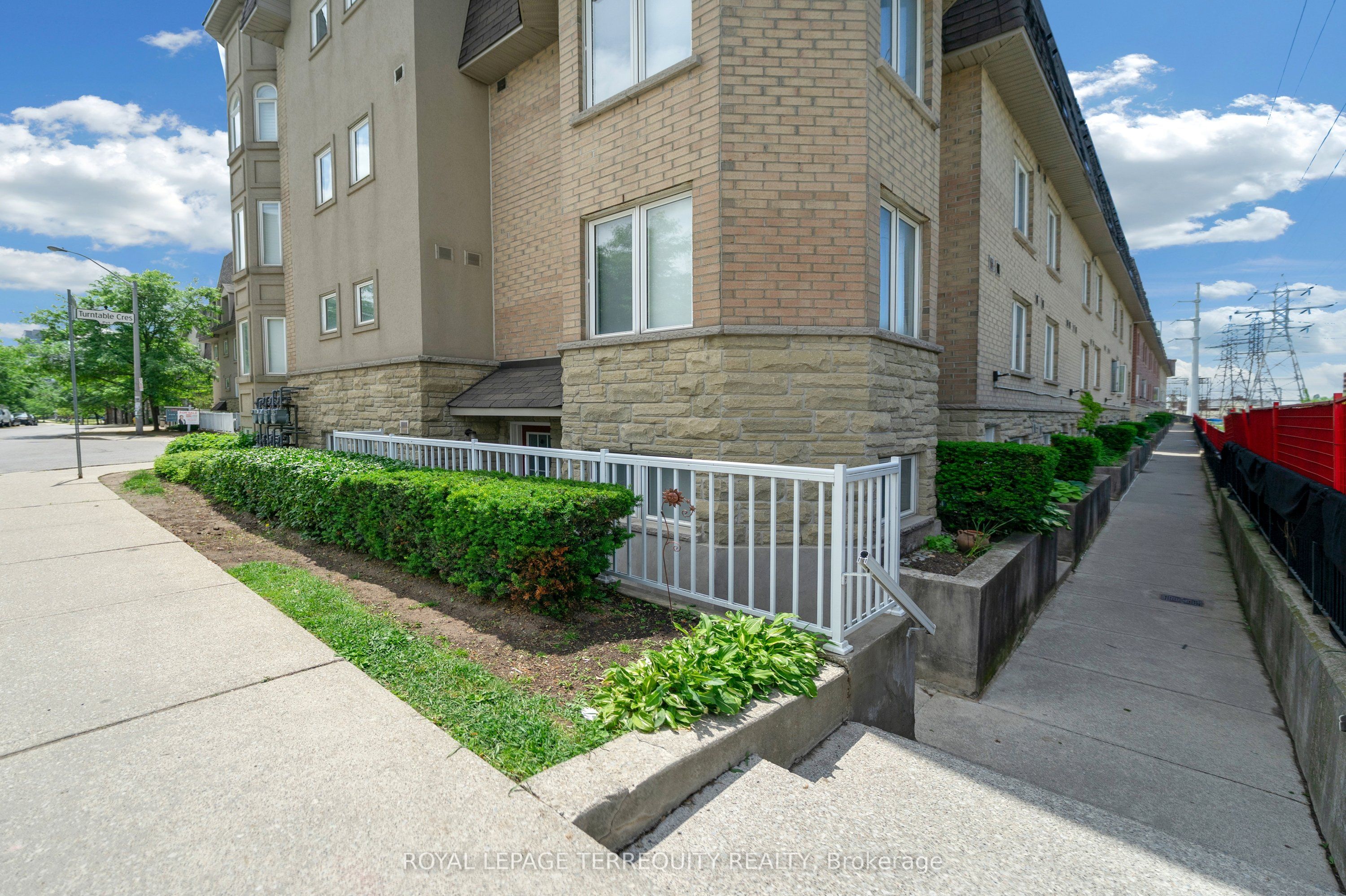 75 Turntable Crescent 124, Toronto, ON M6H 4K8 photo 3