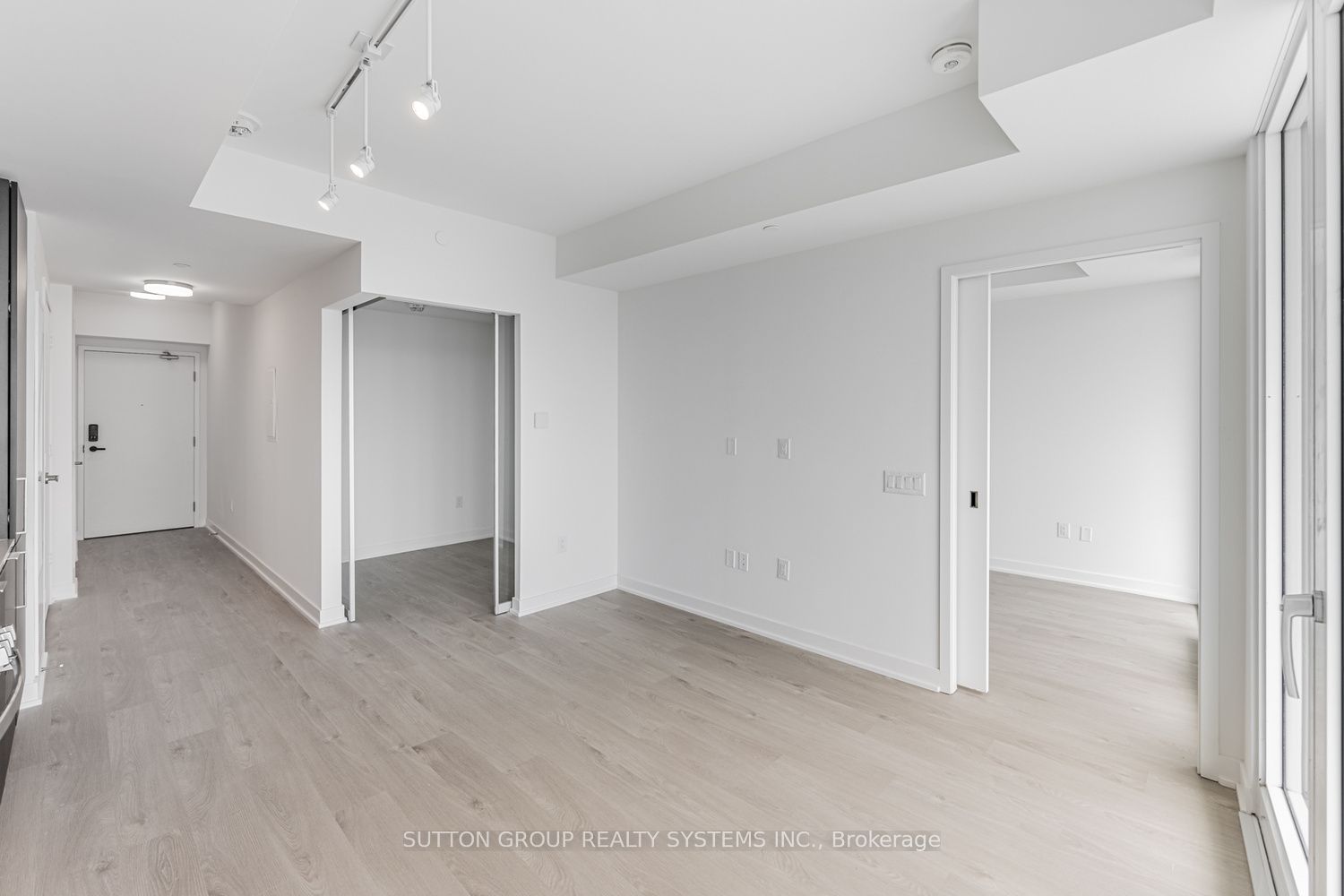 3900 Confederation Parkway 1307, Mississauga, ON L5B 0M3 photo 3