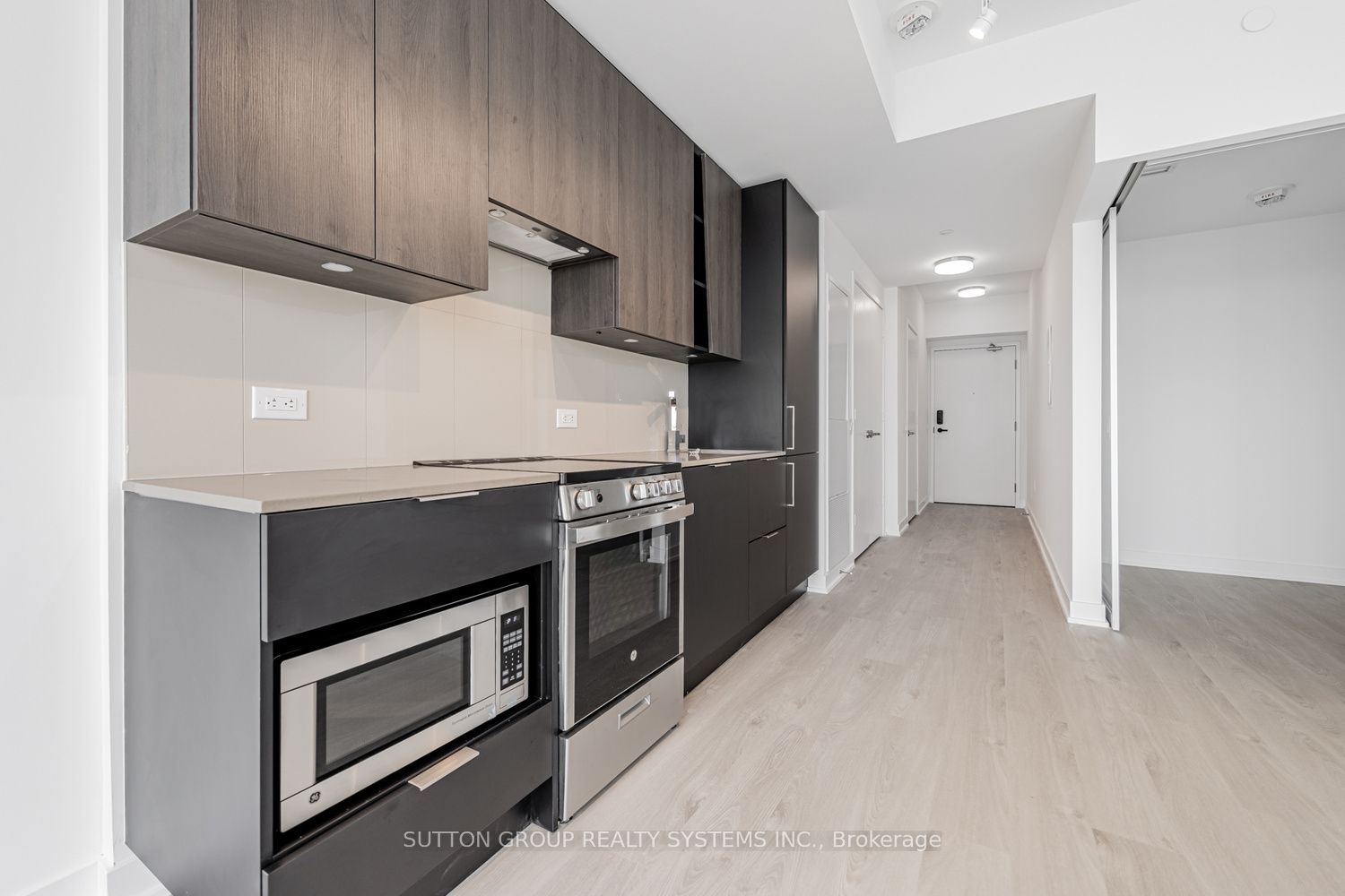 3900 Confederation Parkway 1307, Mississauga, ON L5B 0M3 photo 4