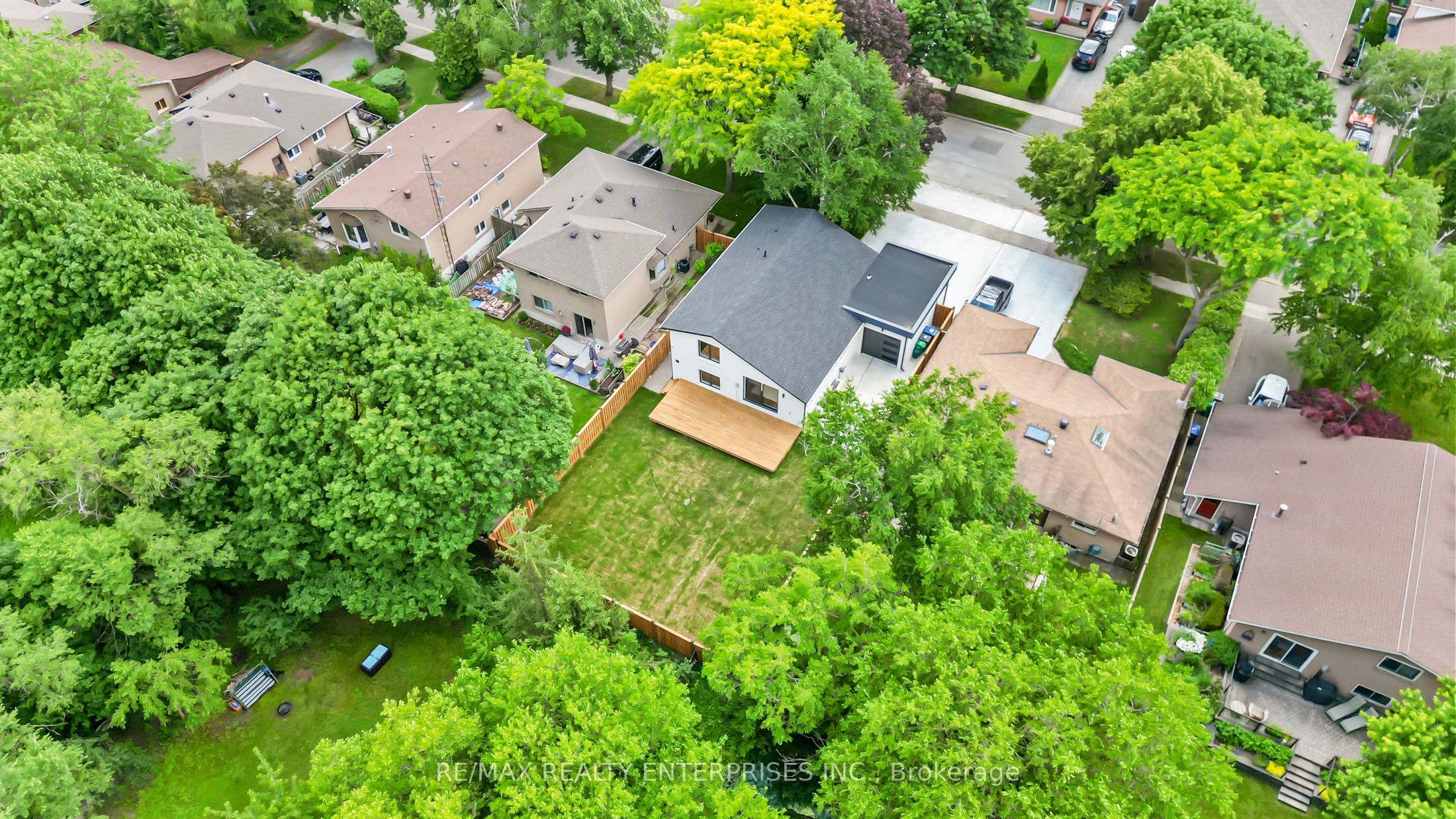 1495 Thetford Court, Mississauga, ON L5J 3N2