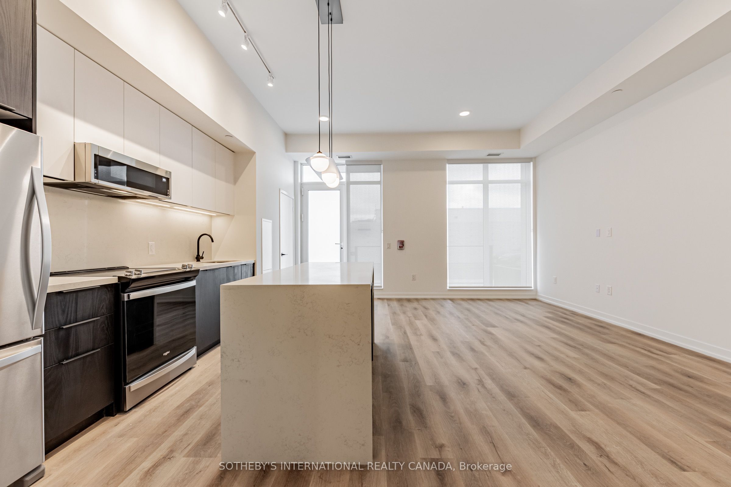 31 York Garden Way 104, Toronto, ON M6A 2V1