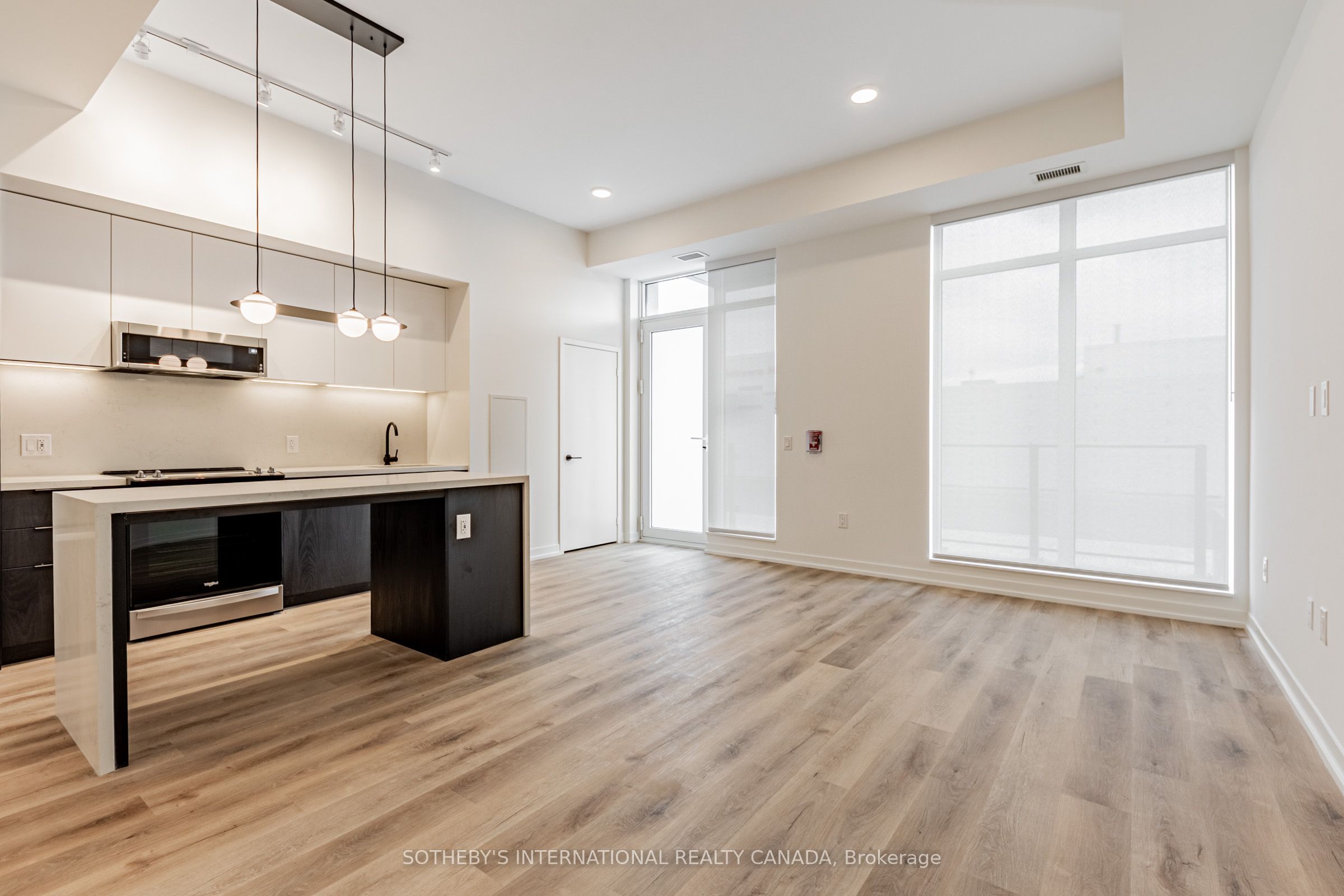 31 York Garden Way 104, Toronto, ON M6A 2V1 photo 2