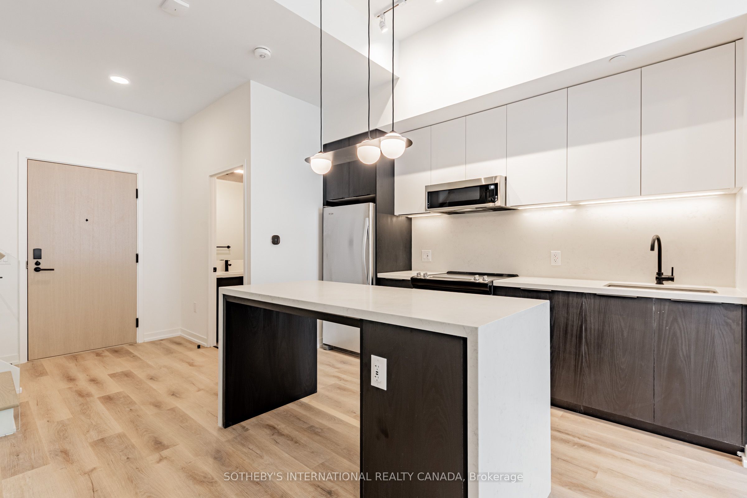 31 York Garden Way 104, Toronto, ON M6A 2V1 photo 3
