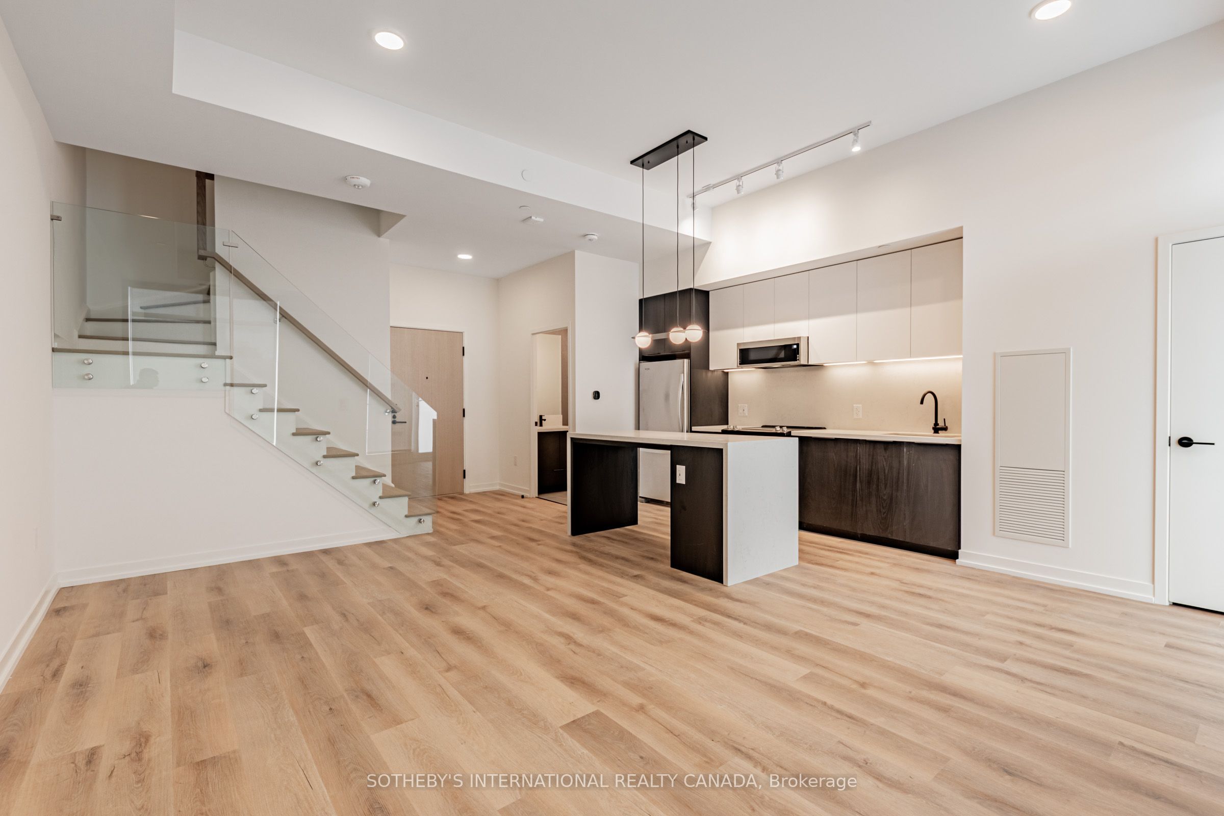 31 York Garden Way 104, Toronto, ON M6A 2V1 photo 5