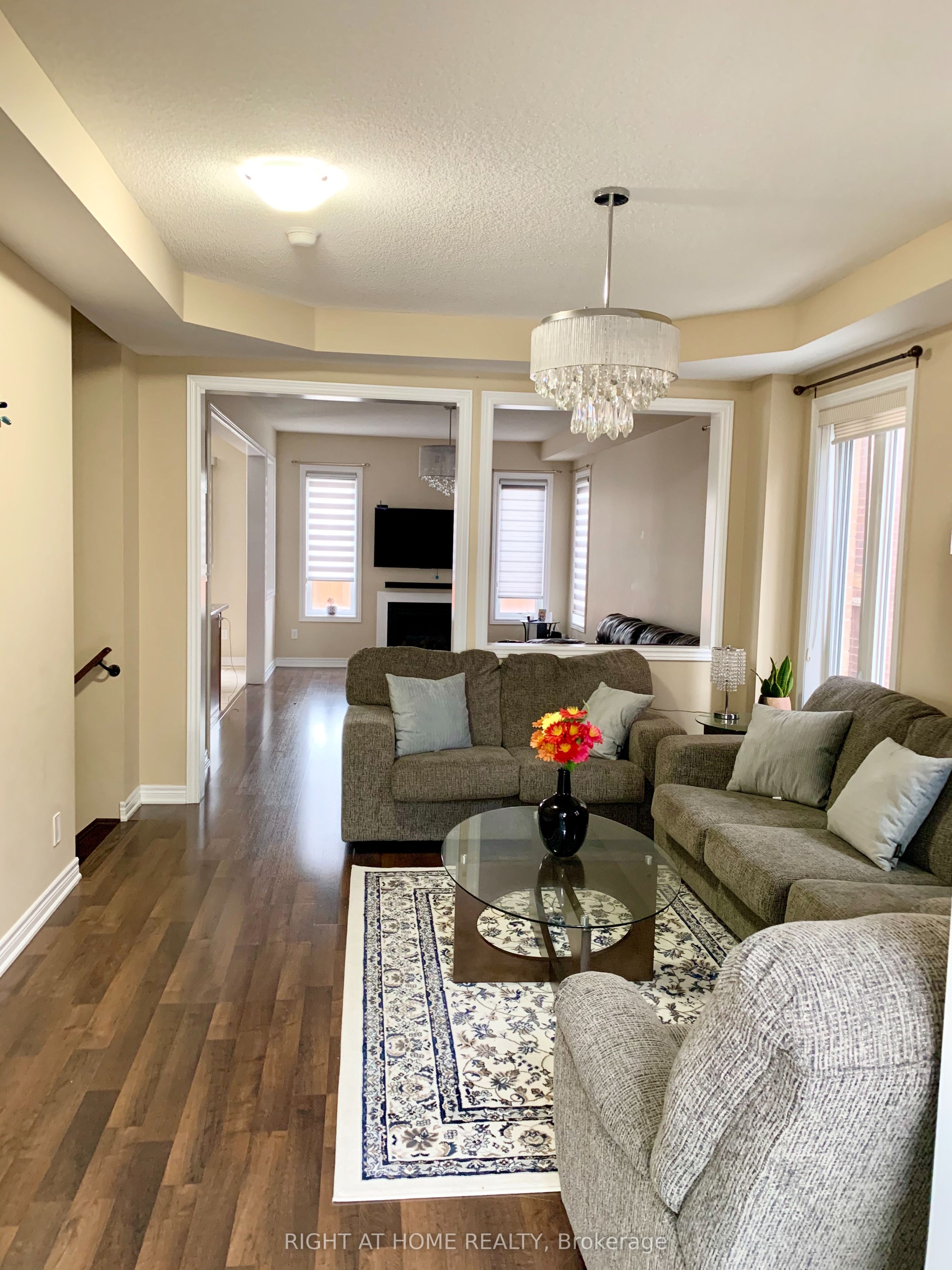 276 Robert Parkinson Drive, Brampton, ON L7A 3Y2 photo 2
