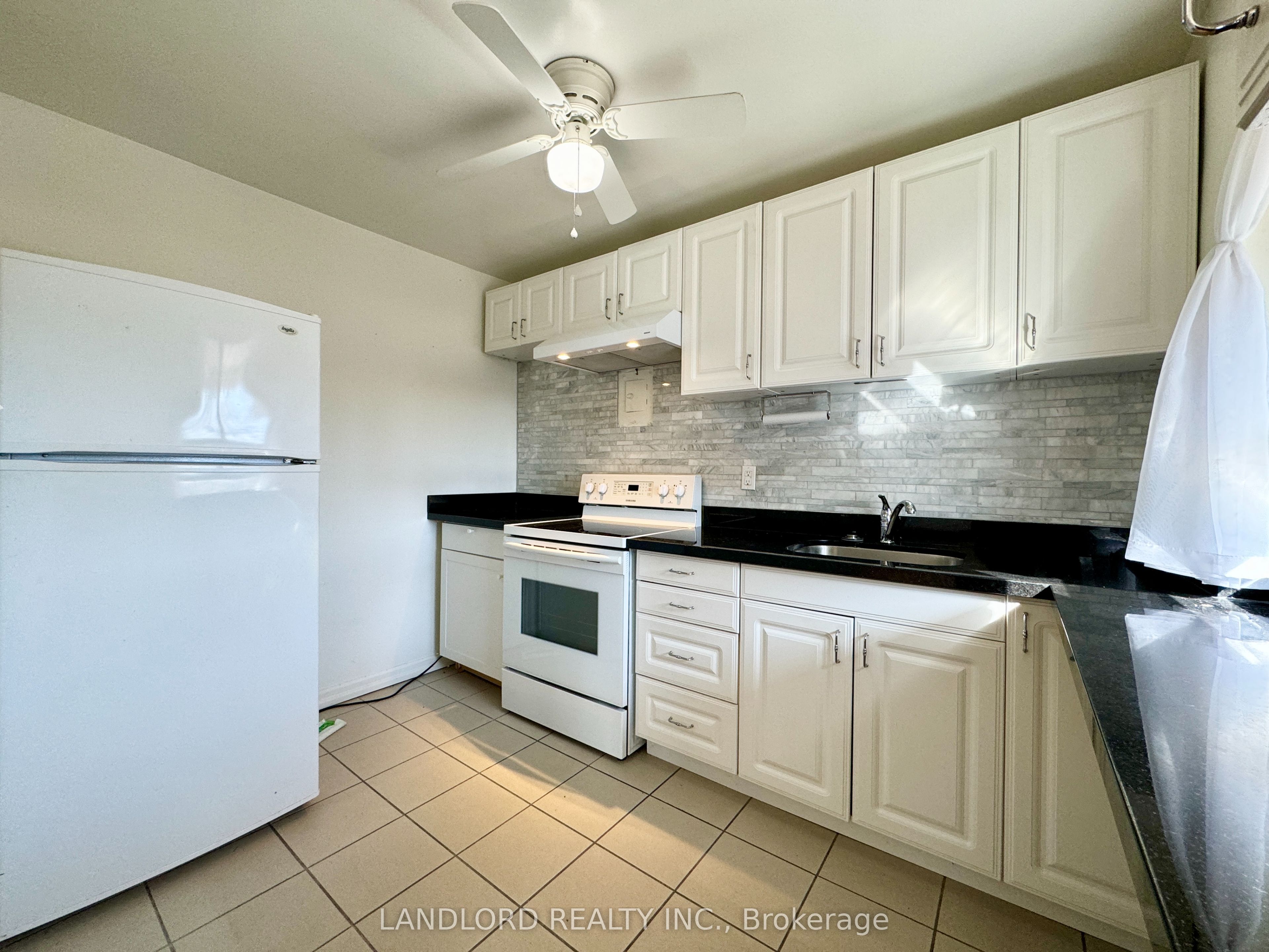 2696 Lake Shore Boulevard W 5, Toronto, ON M8V 1G8