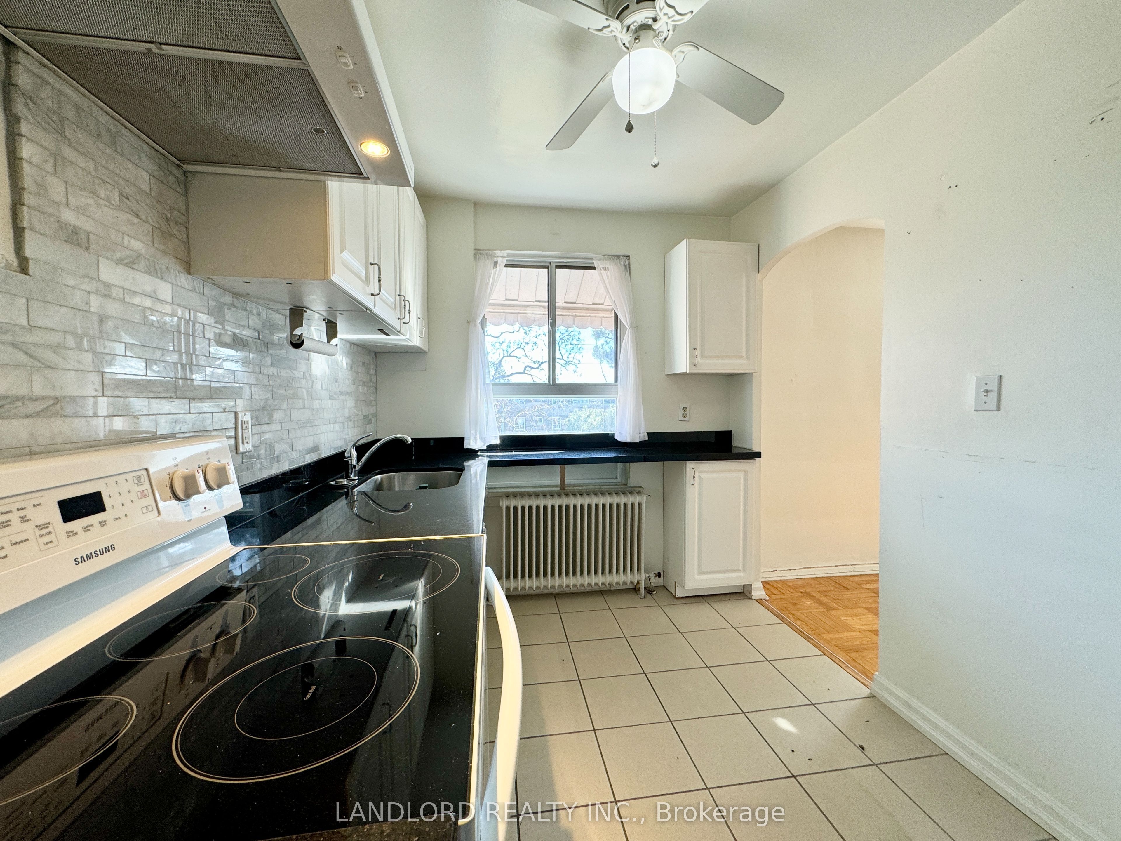 2696 Lake Shore Boulevard W 5, Toronto, ON M8V 1G8 photo 3