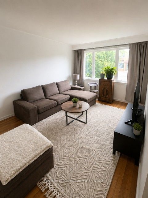 291 Royal York Road Main Floor, Toronto, ON M8V 2W1 photo 2