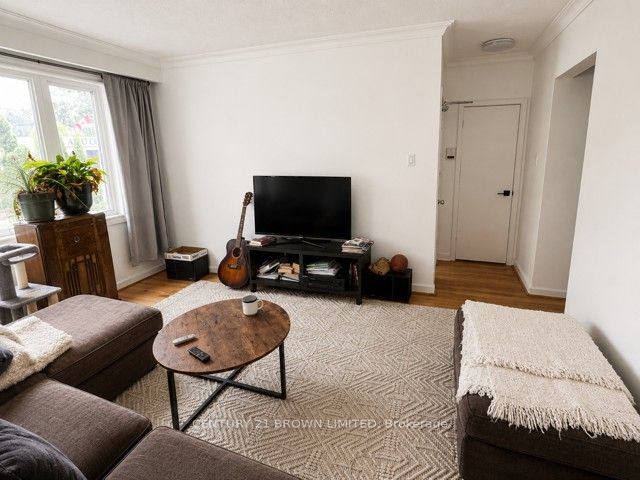 291 Royal York Road Main Floor, Toronto, ON M8V 2W1 photo 3