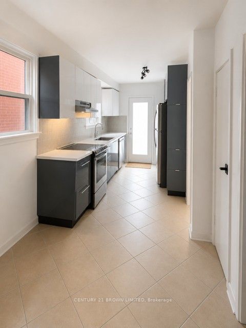 291 Royal York Road Main Floor, Toronto, ON M8V 2W1 photo 4