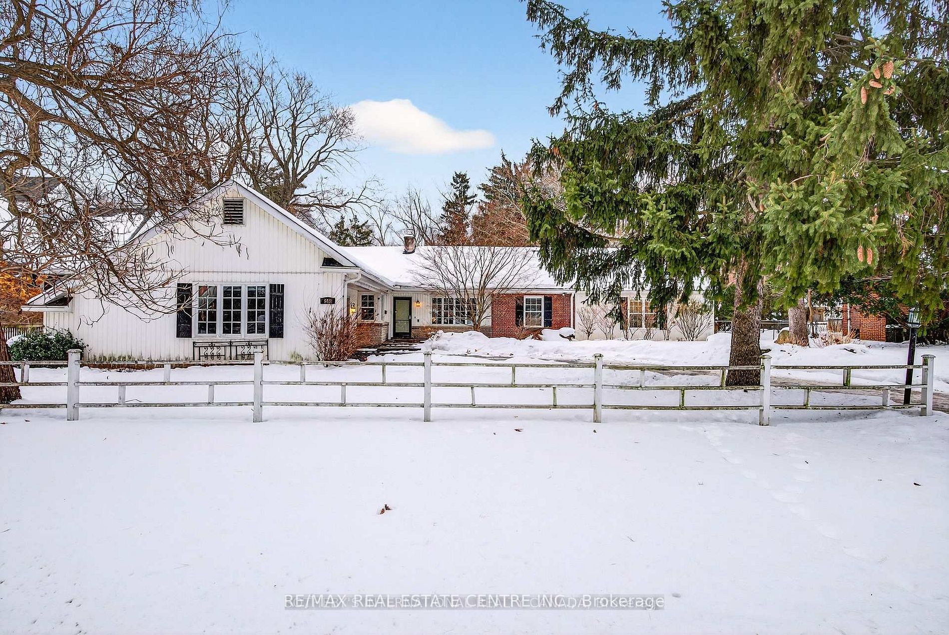 582 Cedar Avenue, Burlington, ON L7T 2R2