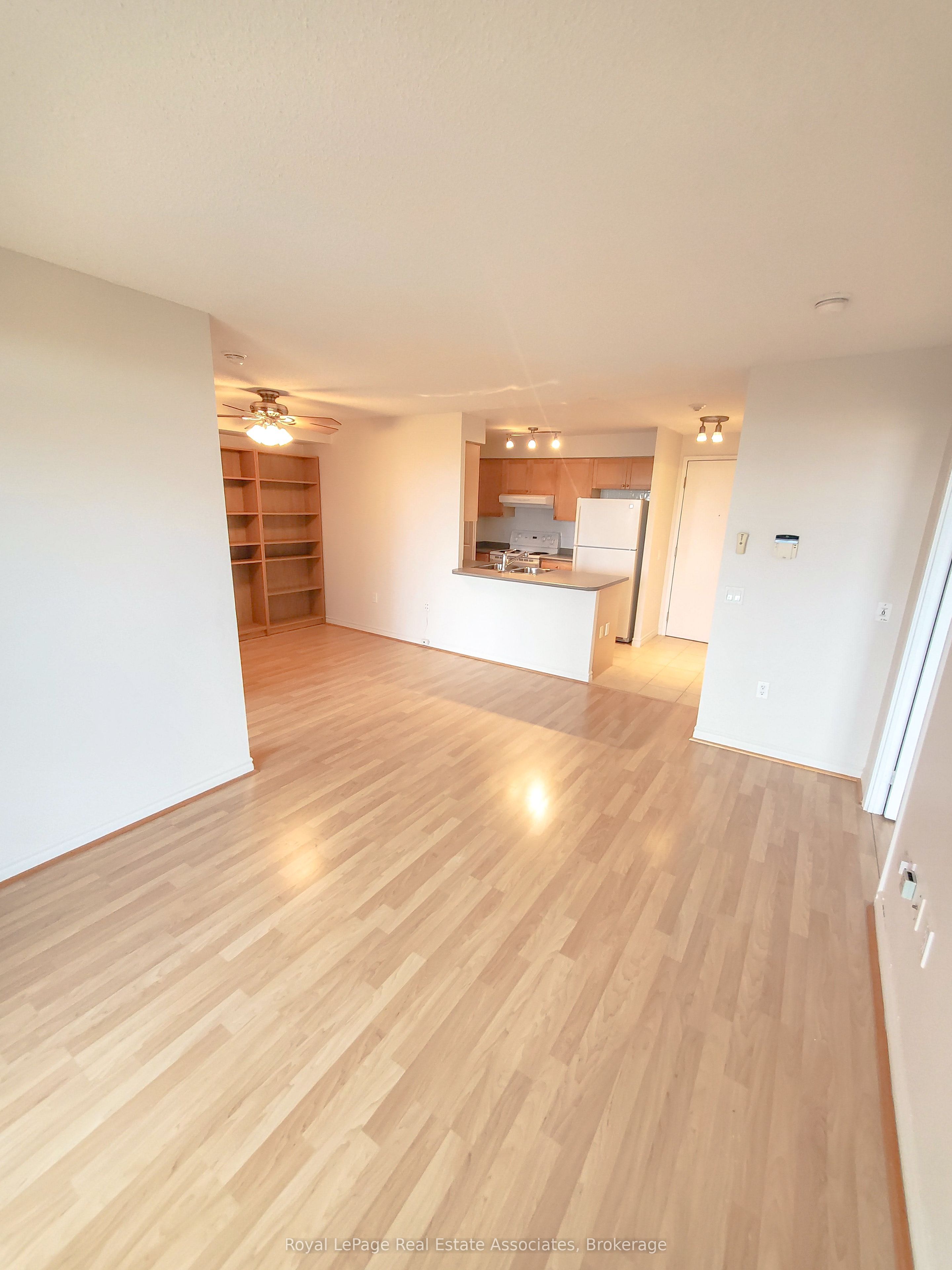 55 Strathaven Drive 1202, Mississauga, ON L5R 4G9 photo 2