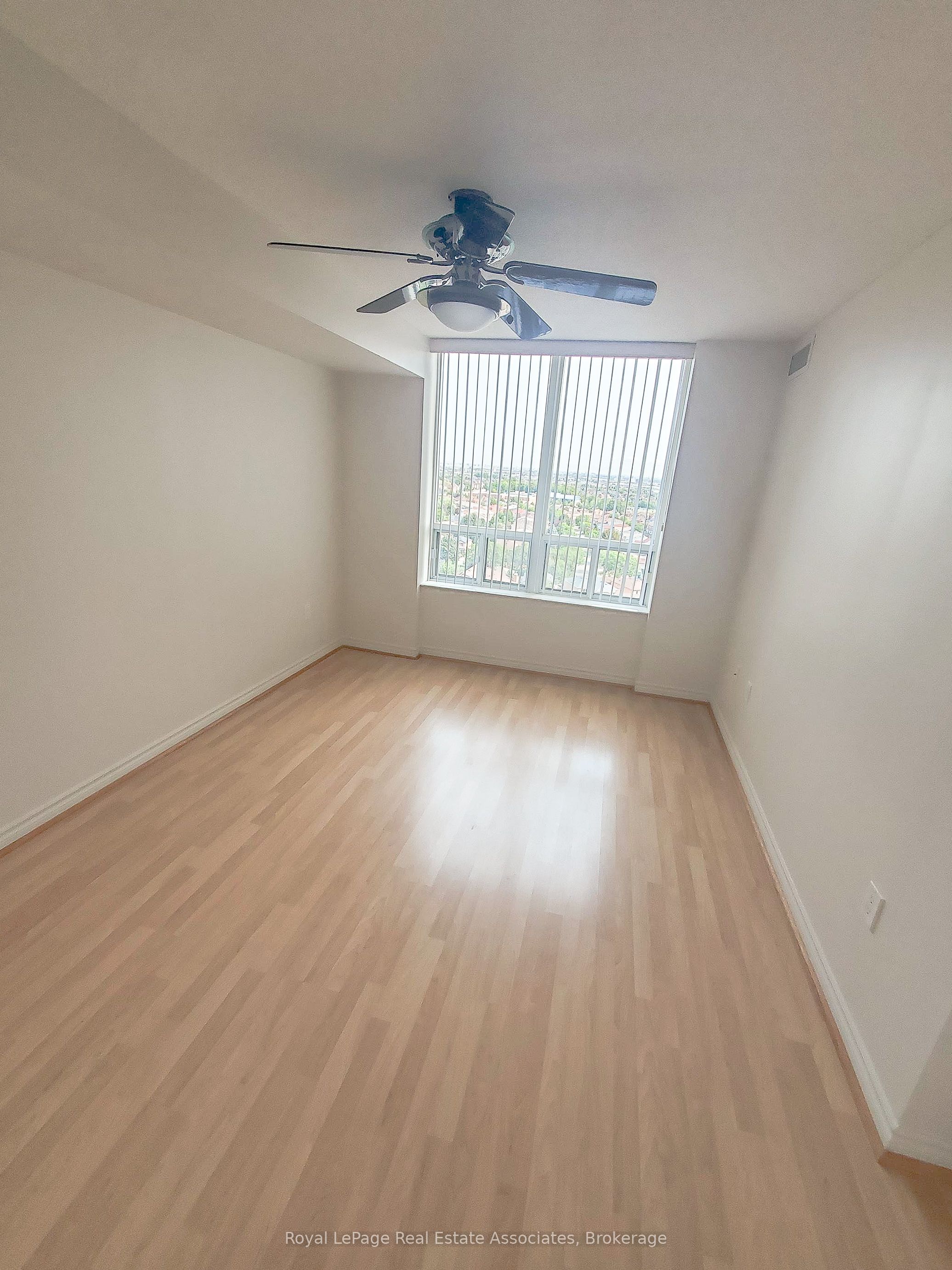 55 Strathaven Drive 1202, Mississauga, ON L5R 4G9 photo 3