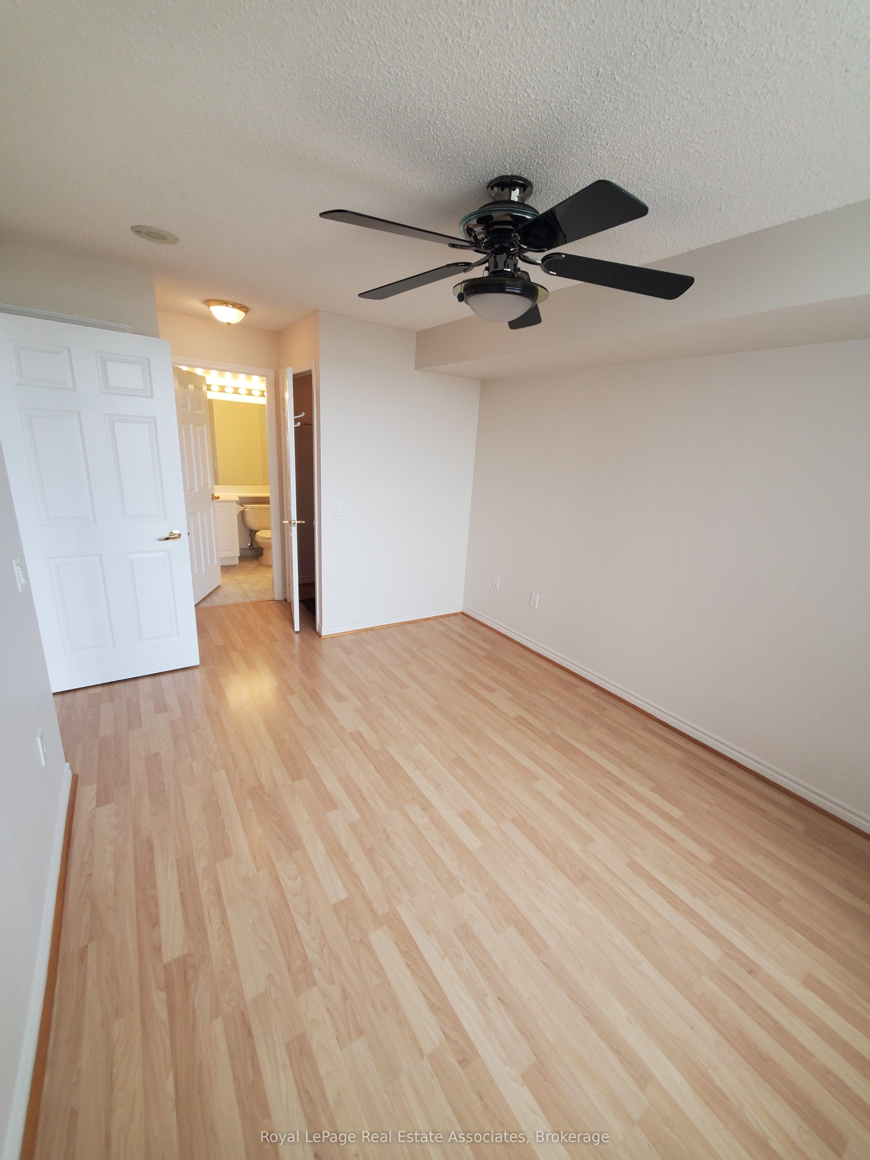 55 Strathaven Drive 1202, Mississauga, ON L5R 4G9 photo 5