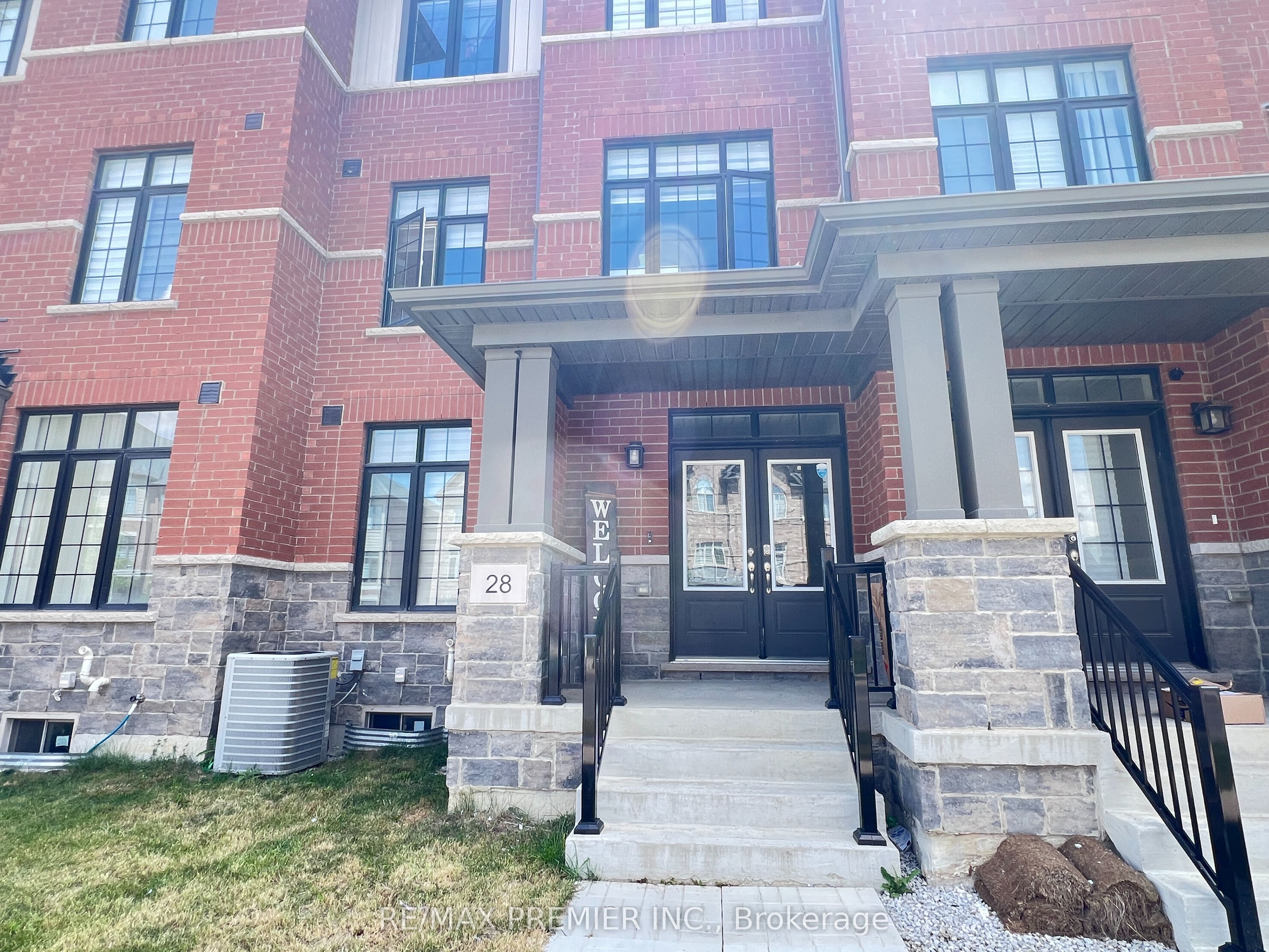 28 Petch Avenue, Caledon, ON L7C 0Y9 photo 2