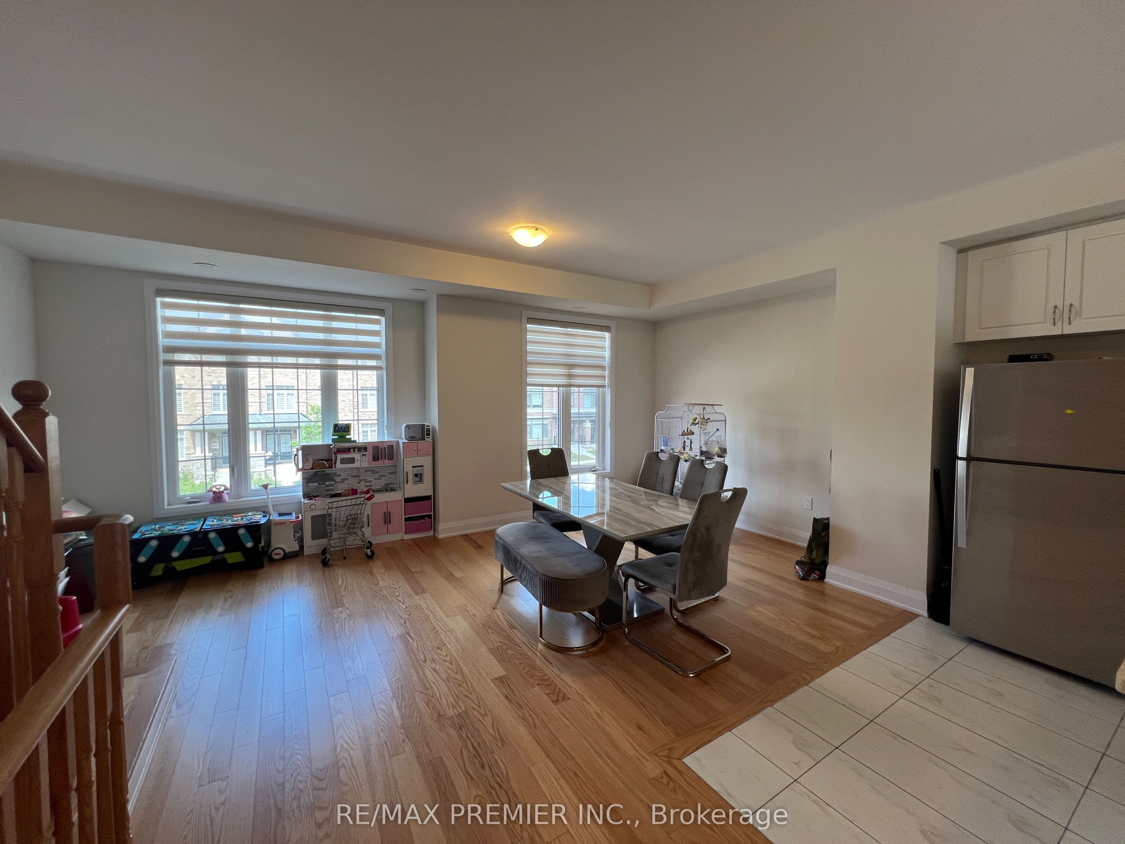 28 Petch Avenue, Caledon, ON L7C 0Y9 photo 3