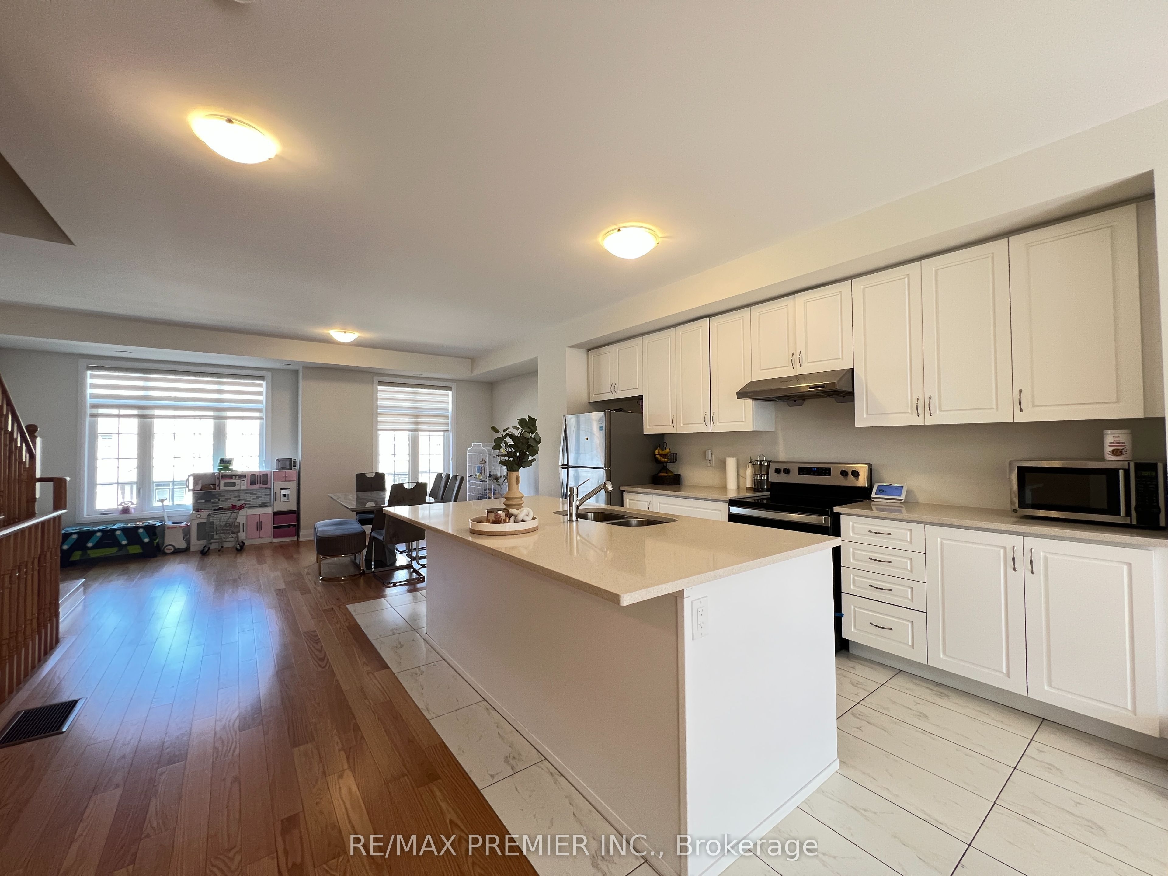 28 Petch Avenue, Caledon, ON L7C 0Y9 photo 4