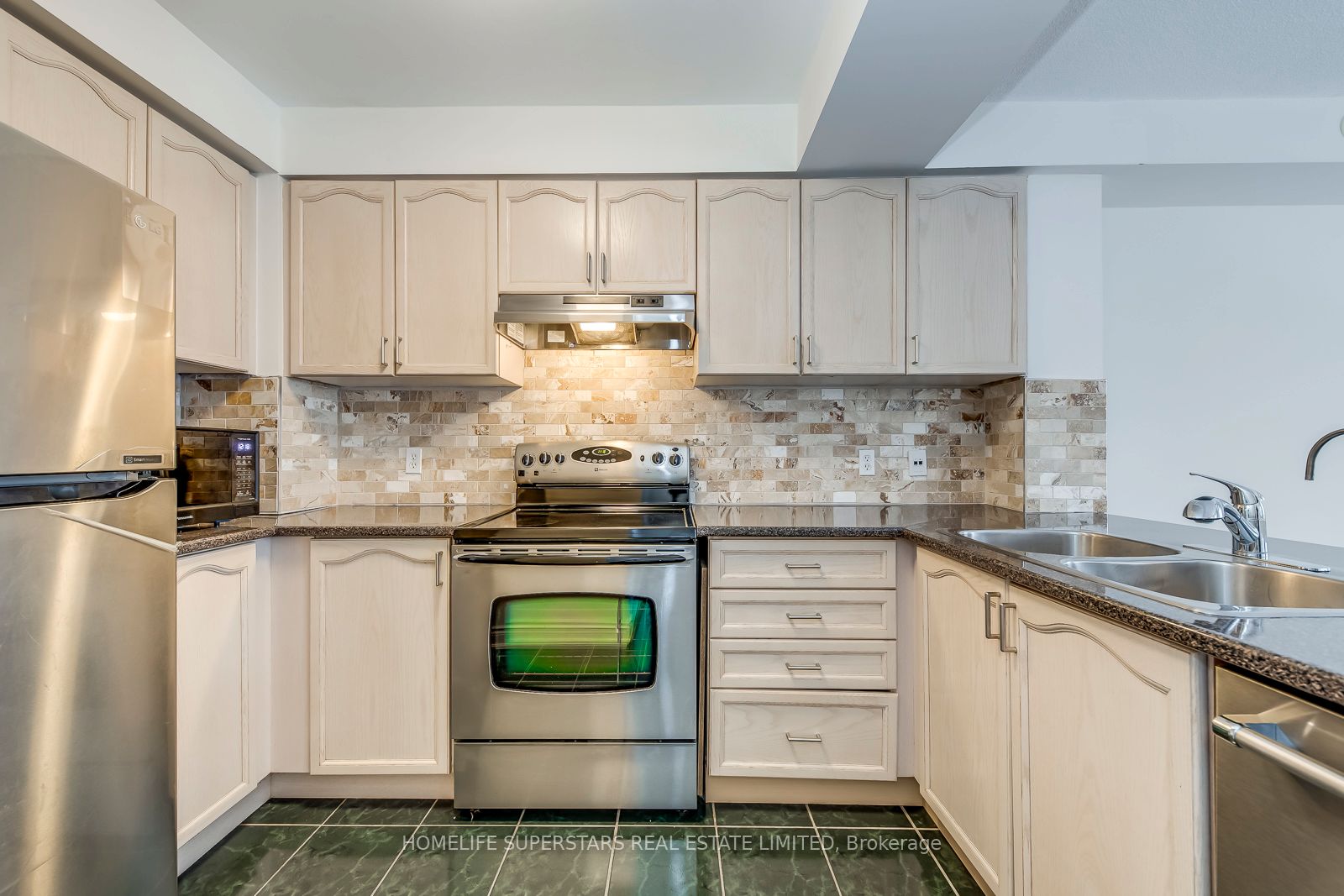 605 Shoreline Drive Unit 11, Mississauga, ON L5B 4K3 photo 4