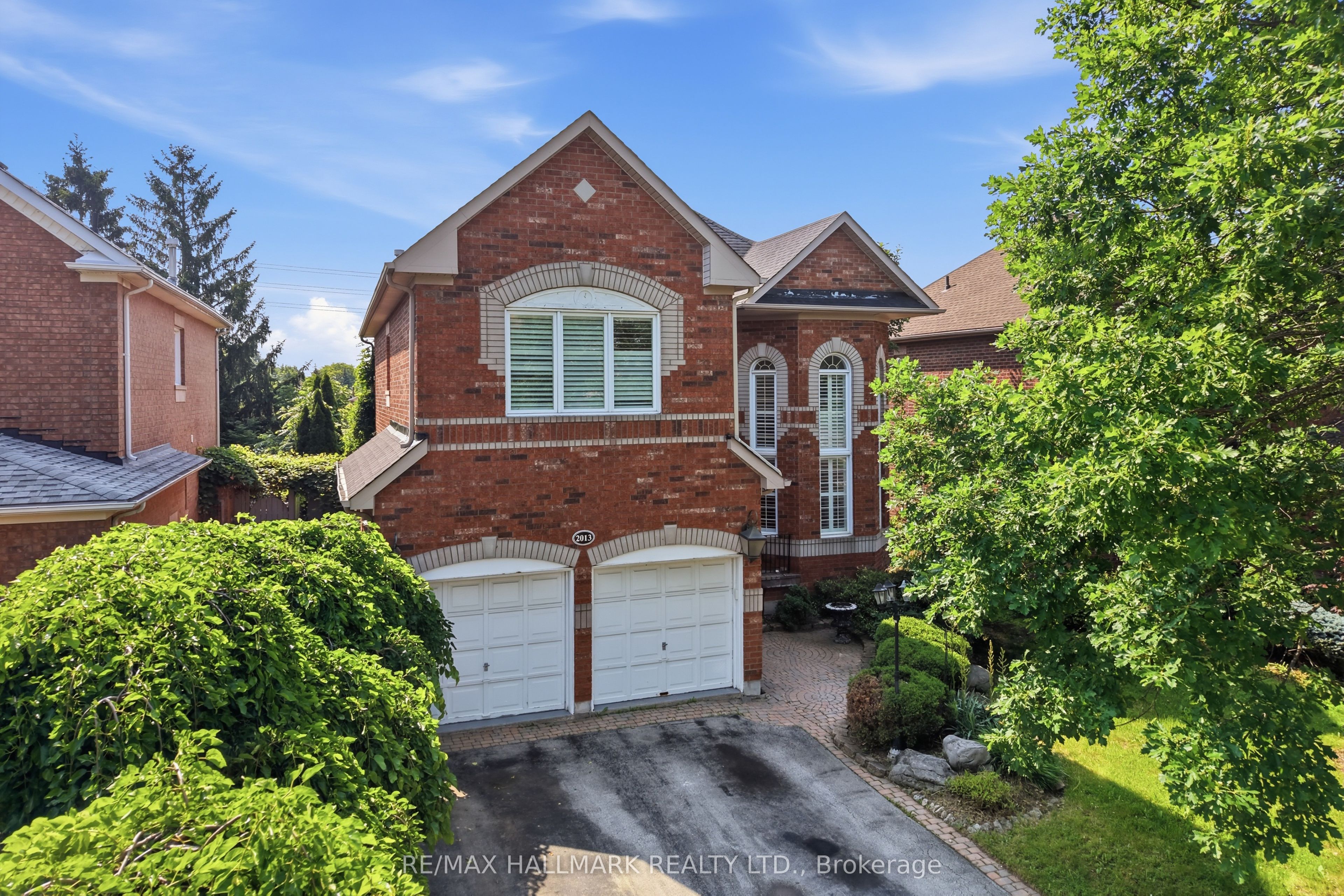 2013 Rosemount Crescent, Oakville, ON L6M 3A5