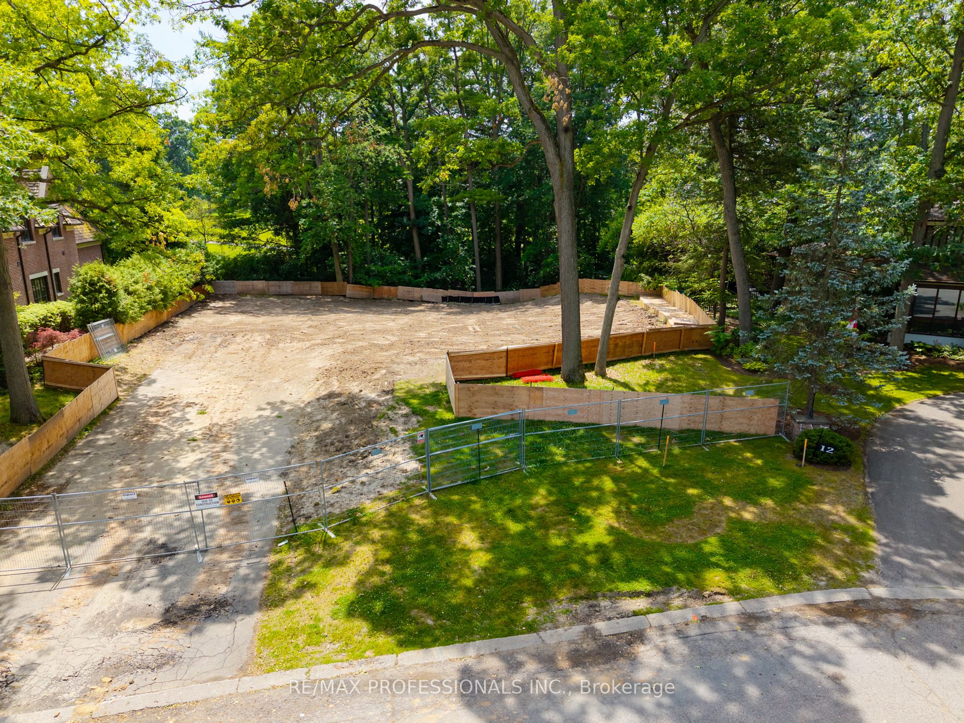 10 Woodmere Court, Toronto, ON M9A 3J1 photo 2