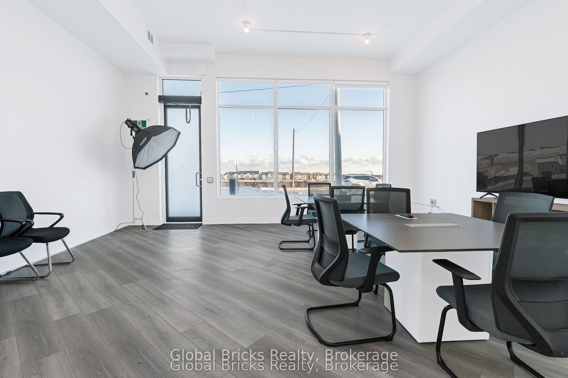 49 Burnhamthorpe Road E, Oakville, ON L6H 7C8 photo 5