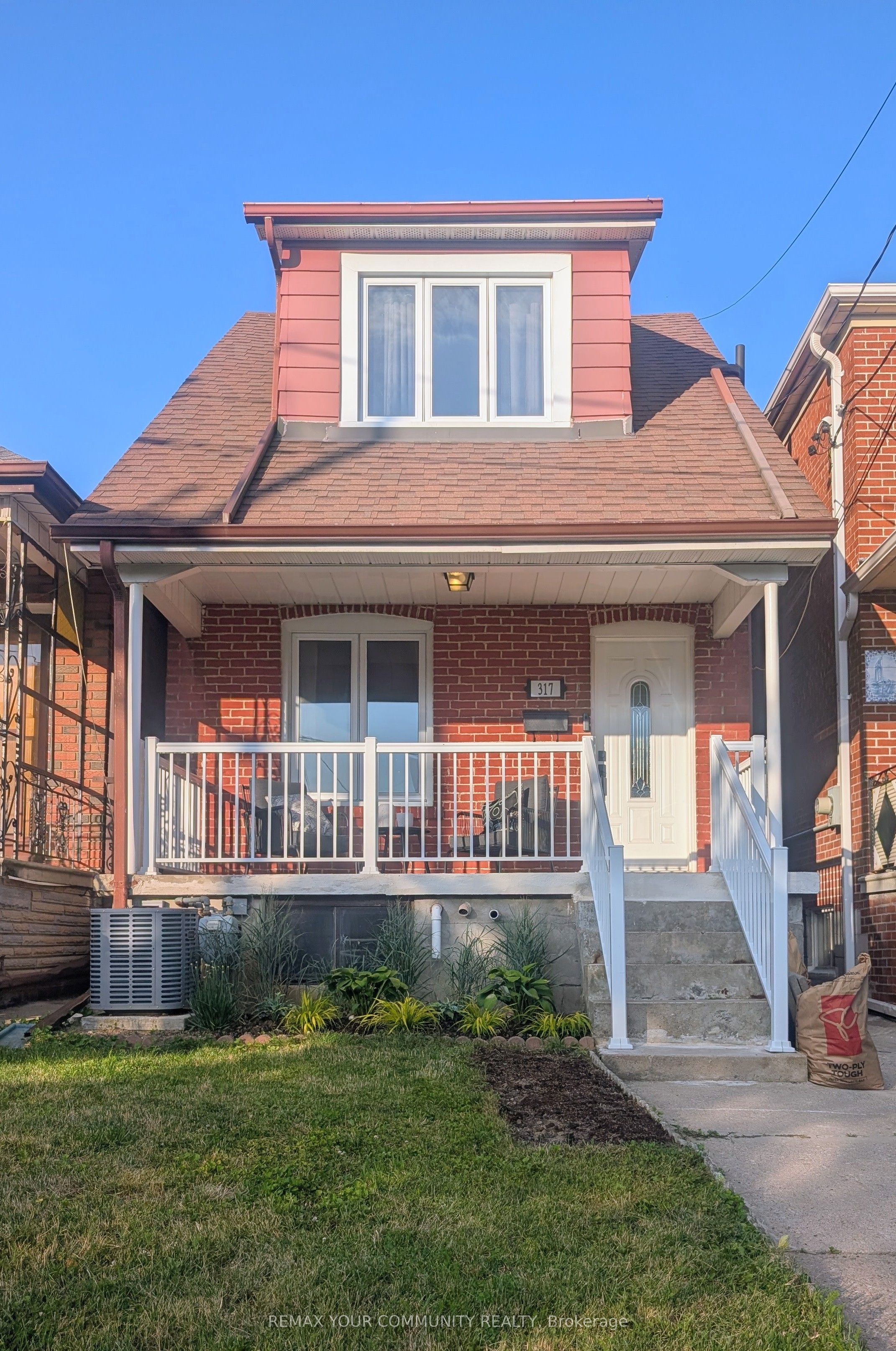 317 Boon Avenue, Toronto, ON M6E 4A4 photo 2
