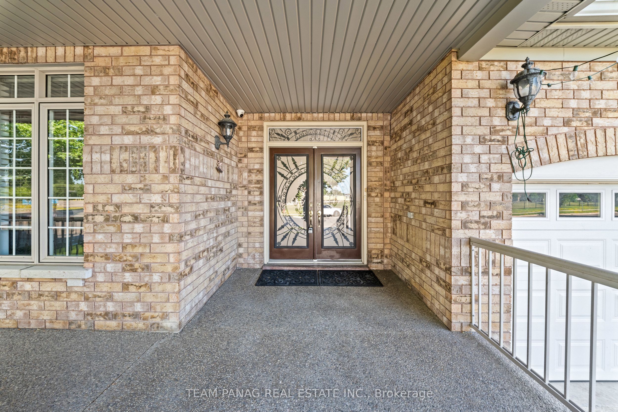 52 Mount Royal Circle, Brampton, ON L6P 2K4 photo 4
