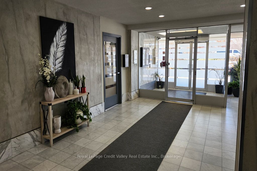 2835 Islington Avenue 209, Toronto, ON M9L 2K2 photo 4